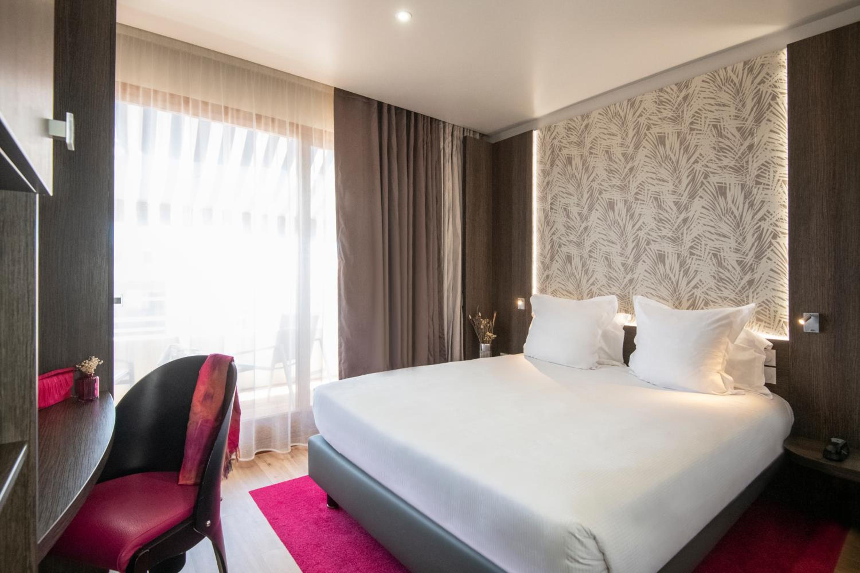 Superior Double Room with Terrace - Patio View