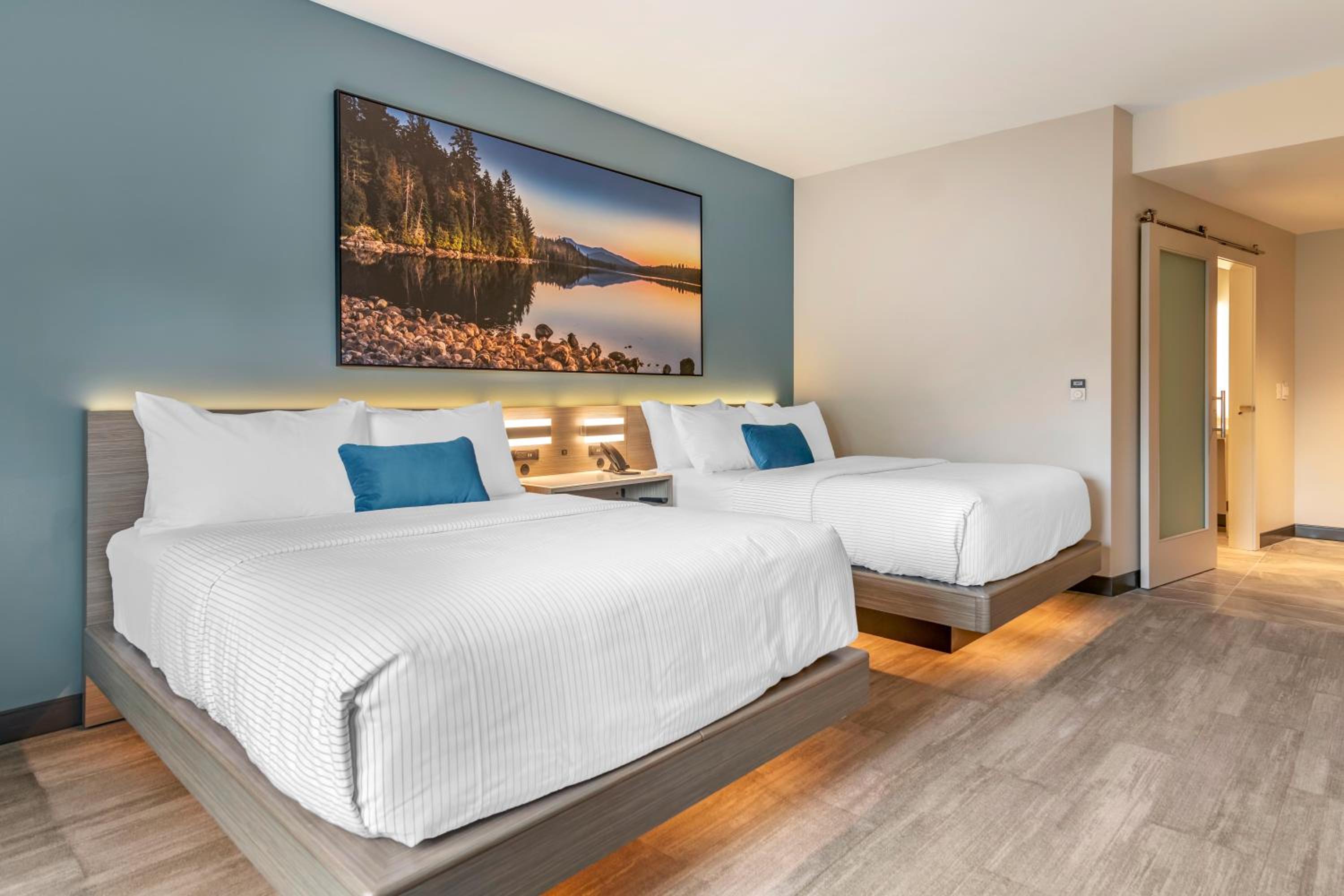 Quadruple Room with Two Queen Beds - Disability Access/Non Smoking - Photo 1