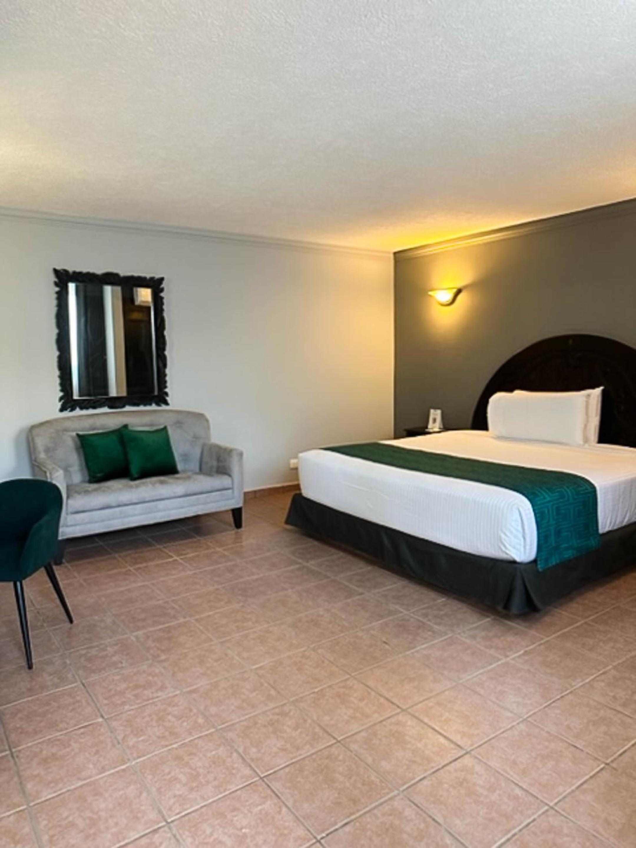 Standard King Room photo 1