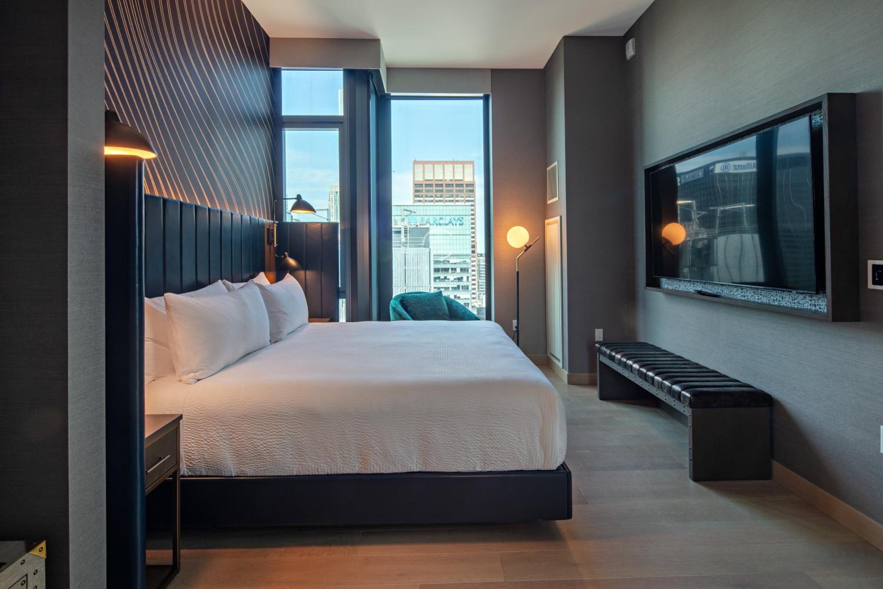 Corner King Suite with Panoramic Square View