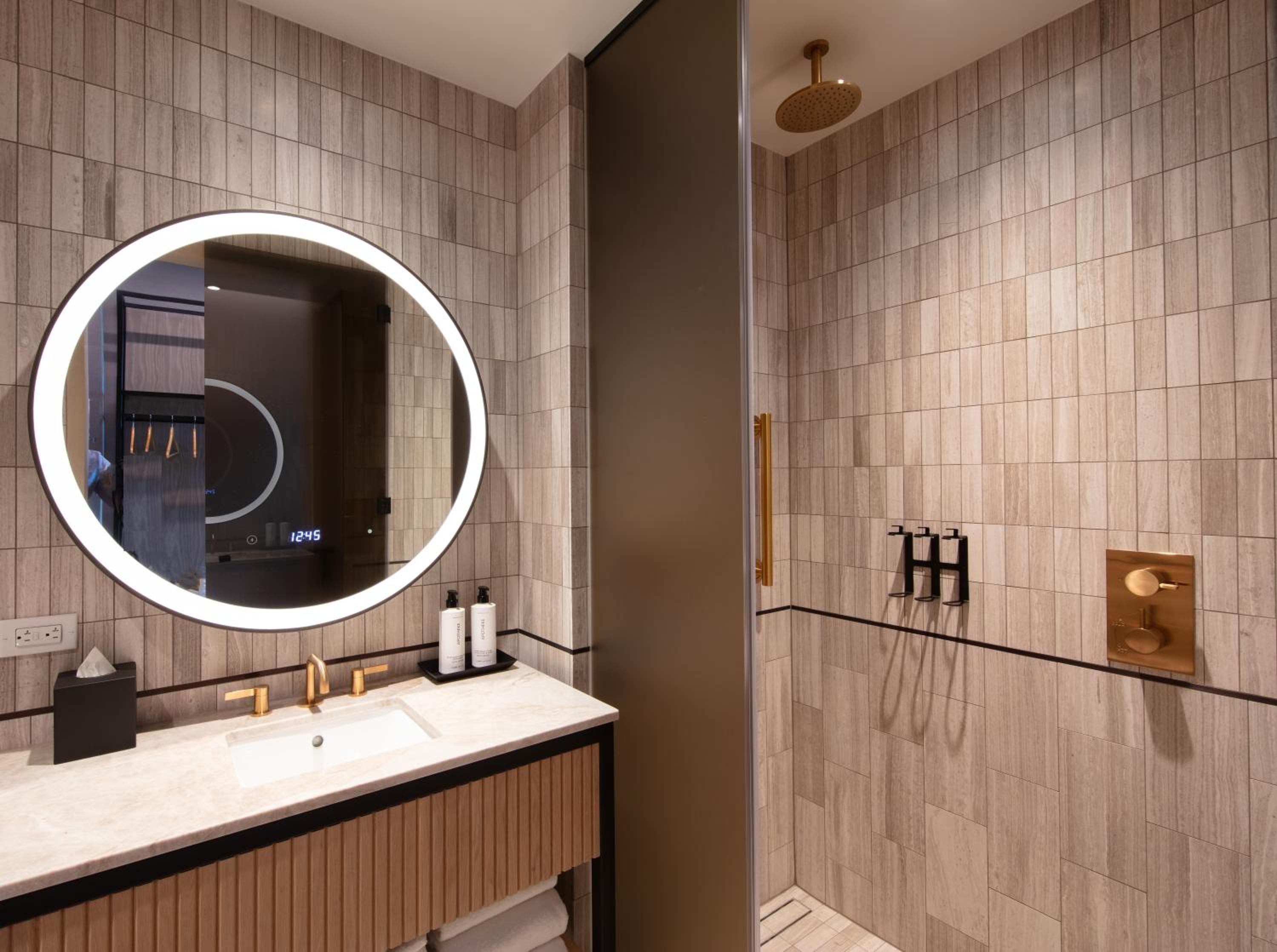 One-Bedroom Corner Suite - Top Floors