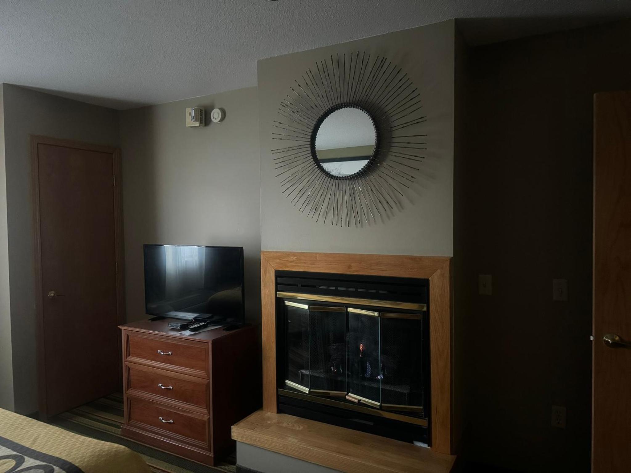One-Bedroom King Suite - Non-Smoking