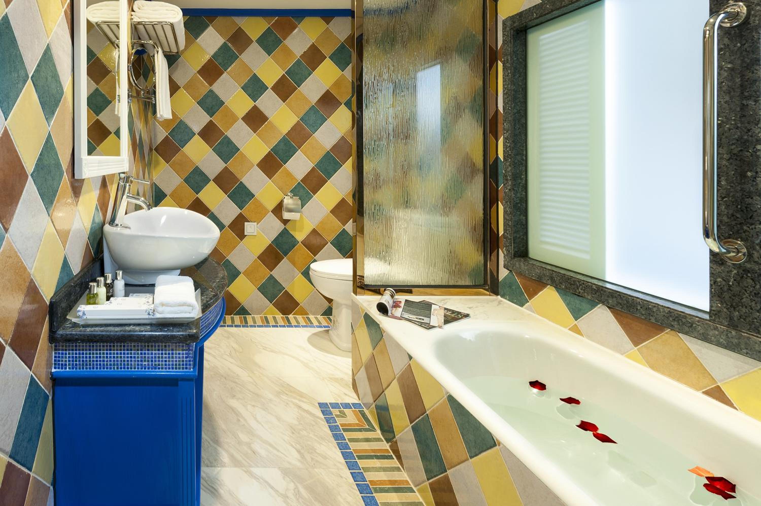 Classic Deluxe King or Twin Room - Photo 3
