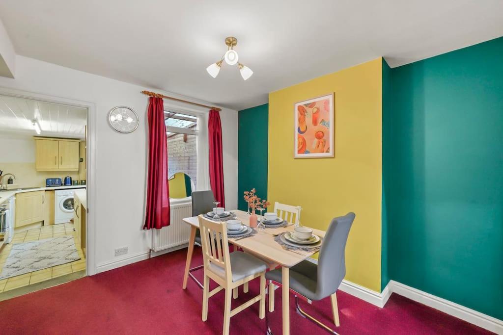 Two-Bedroom House photo 2