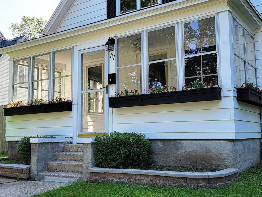 Four-Bedroom House photo 2