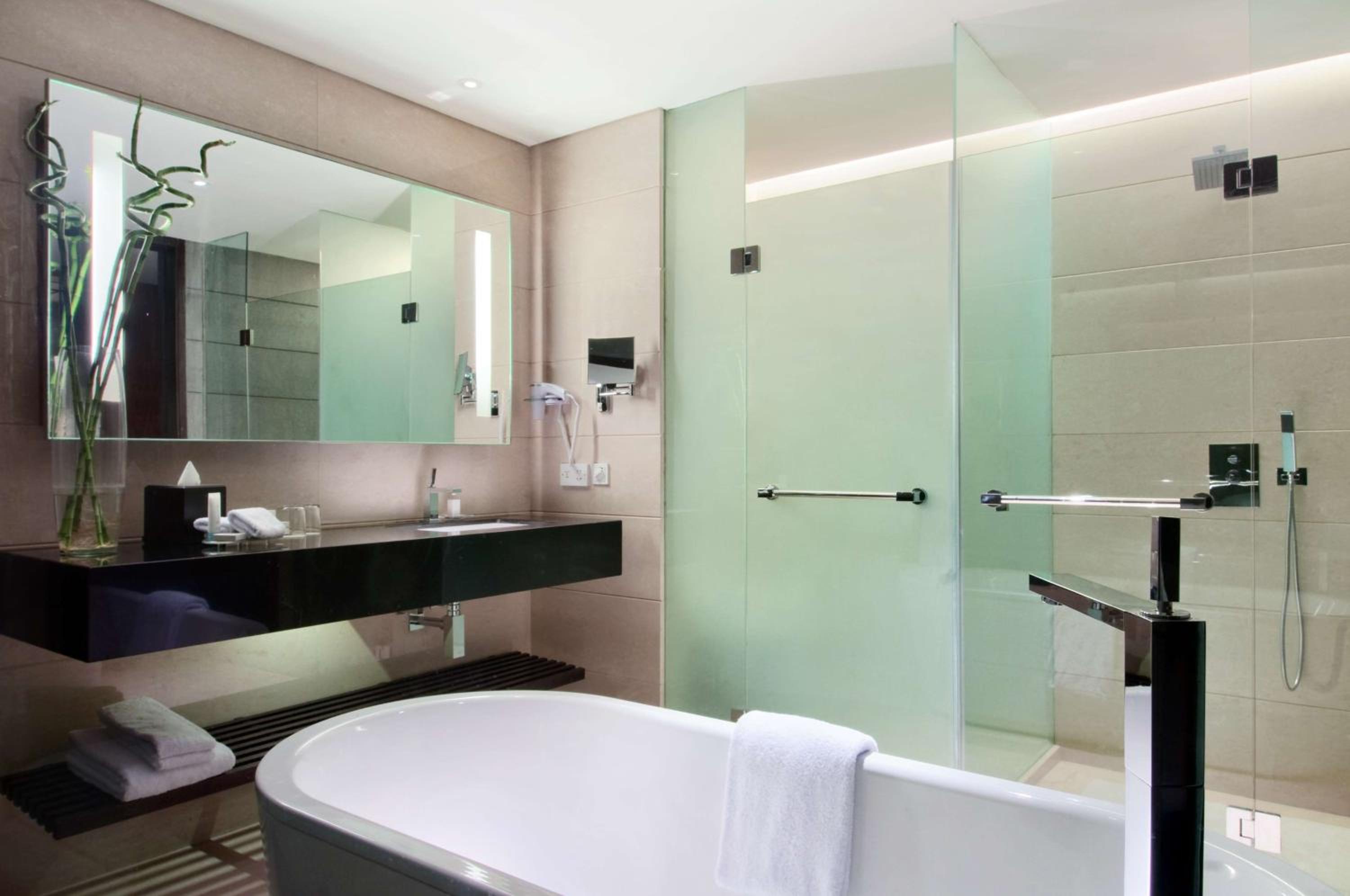 Executive Queen Room with Two Queen Beds - Lounge Access - Photo 3