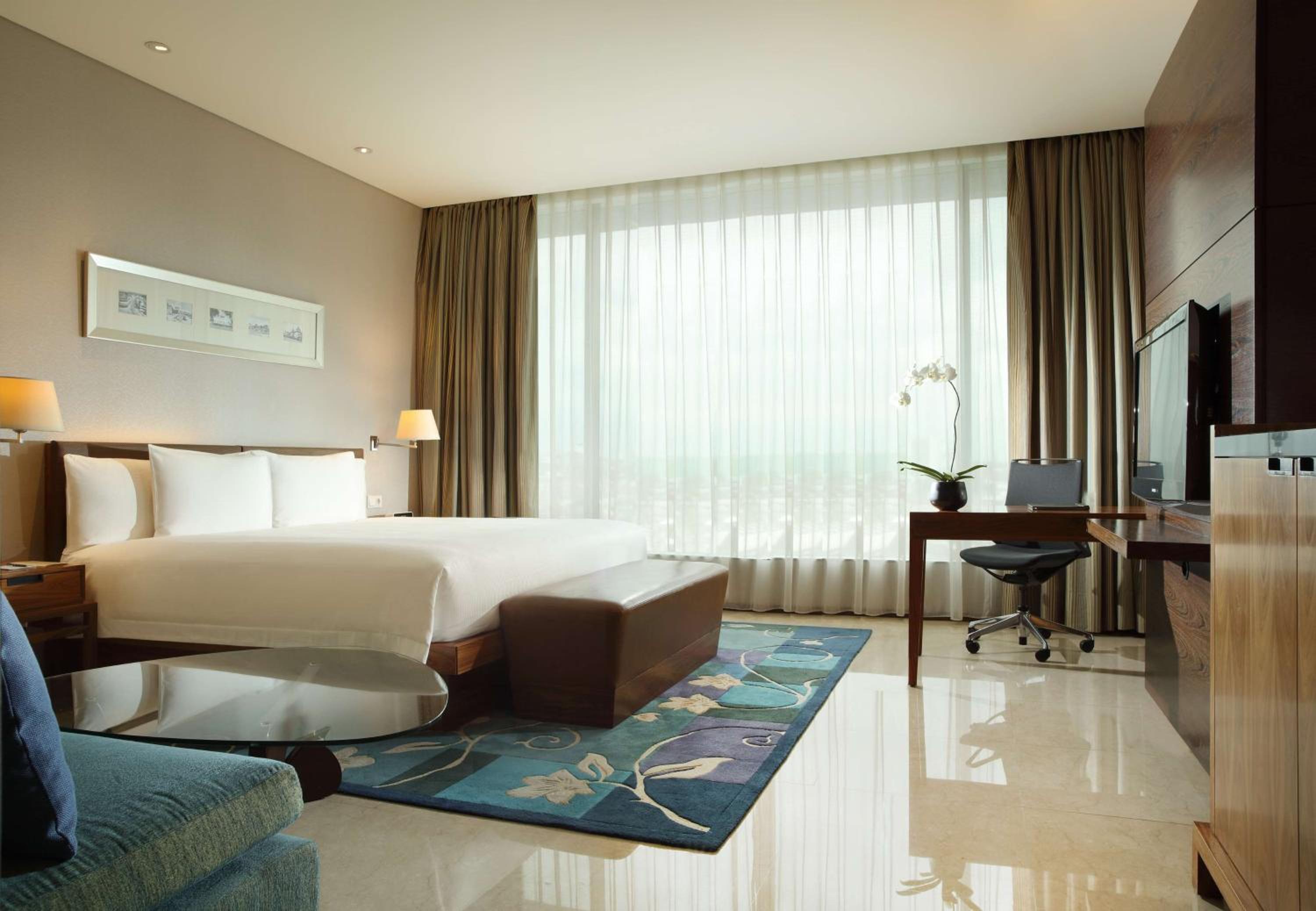 Premium King Room - Photo 4