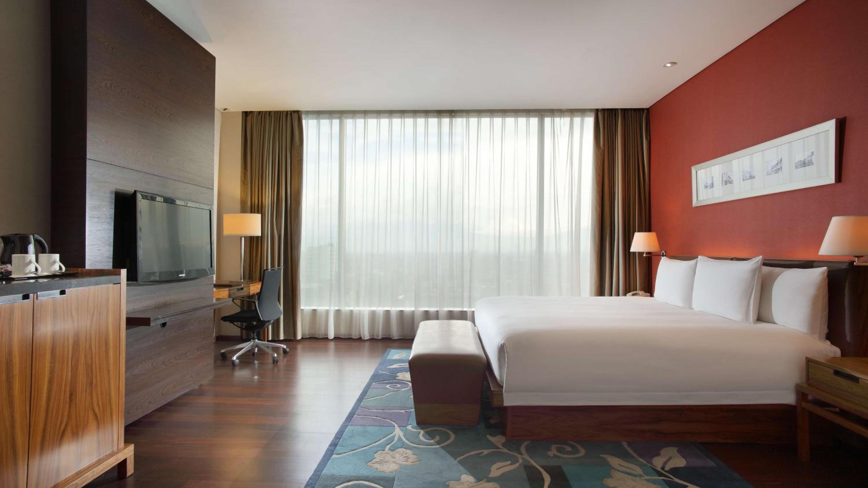 Junior King Suite - Lounge Access thumbnail 5