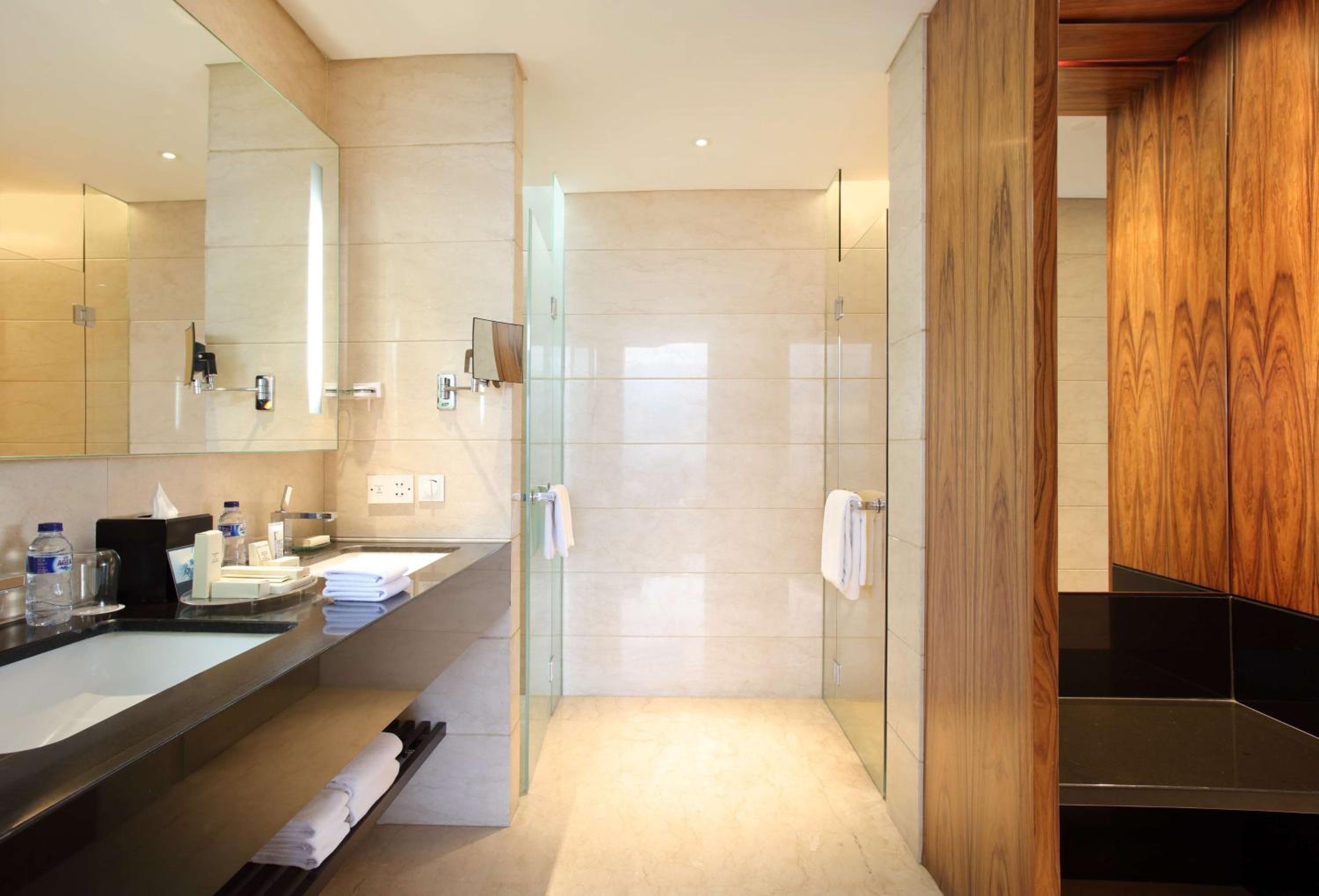 Junior King Suite - Lounge Access
