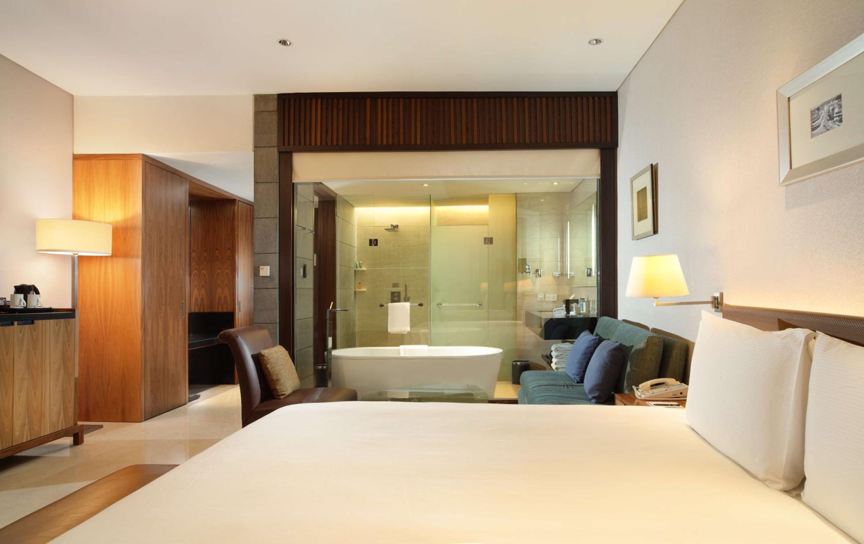 Premium King Room - Photo 3