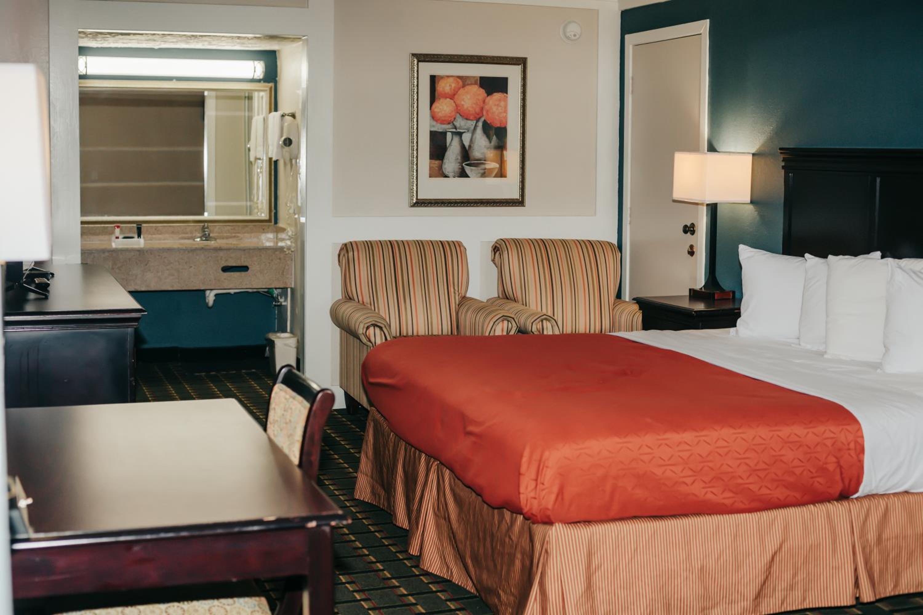 King Room - Non-Smoking photo 3