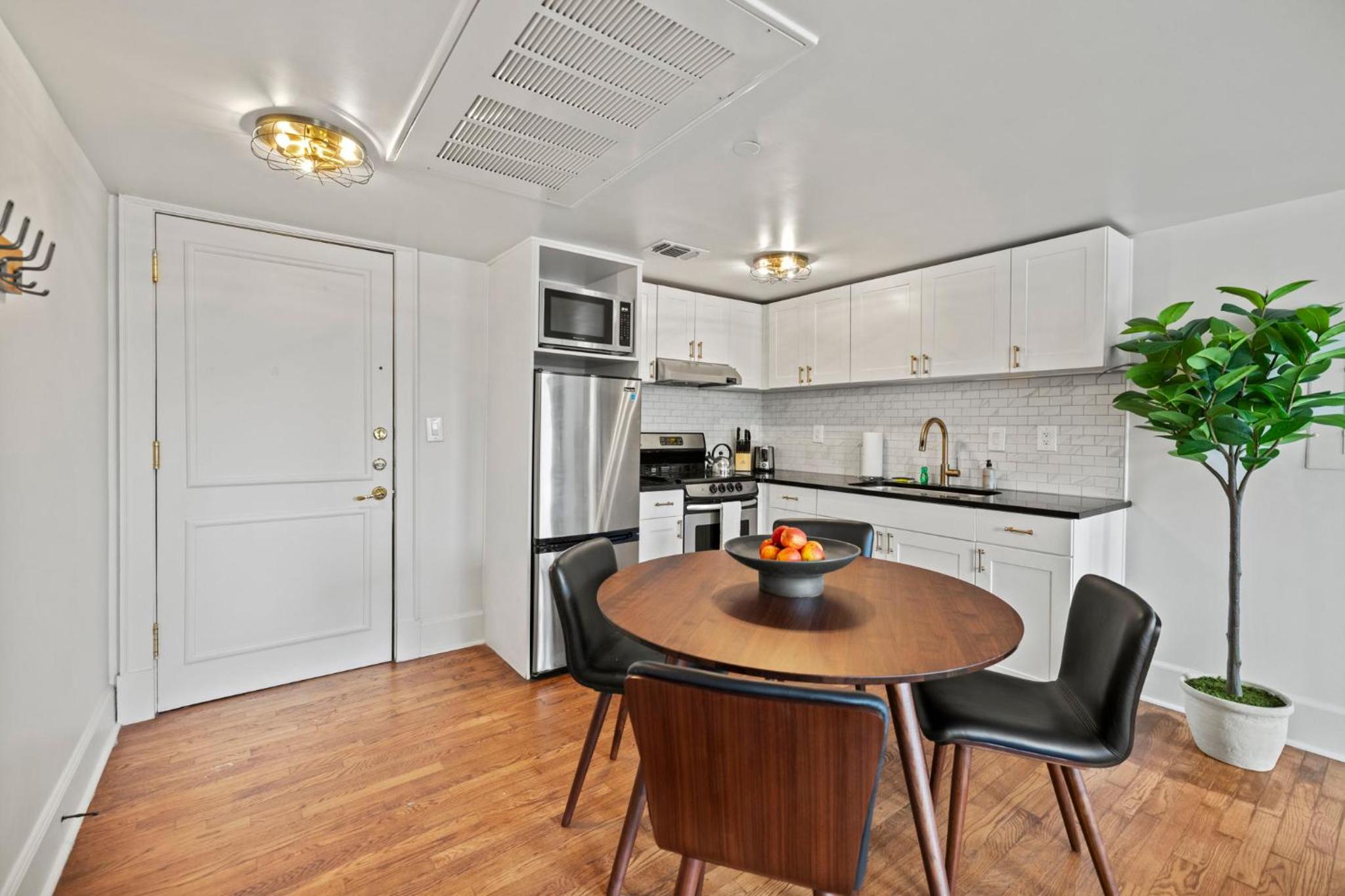 Superior Apartment thumbnail 5