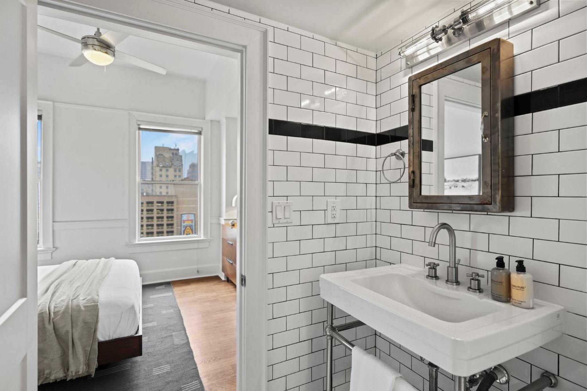 Superior Apartment thumbnail 6