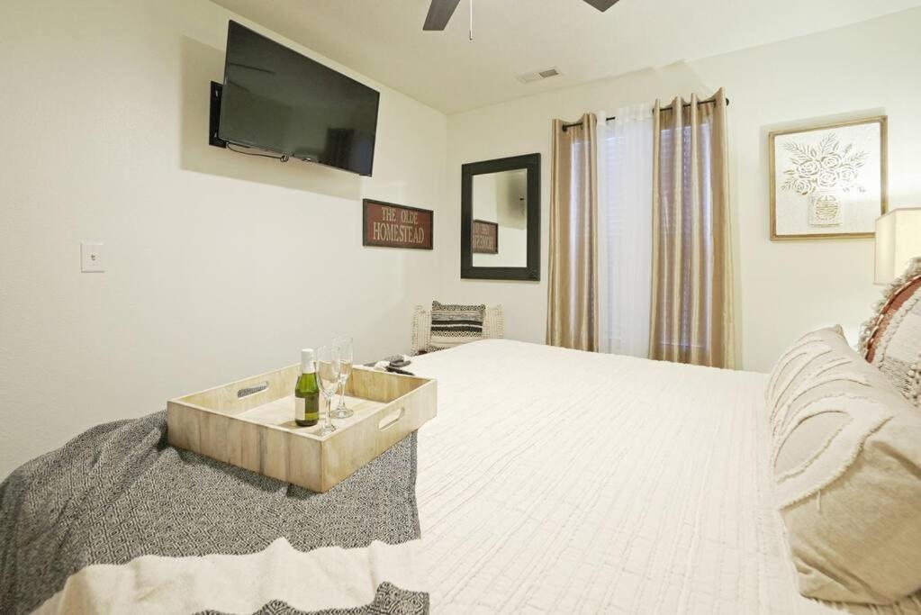 Three-Bedroom Apartment photo 2
