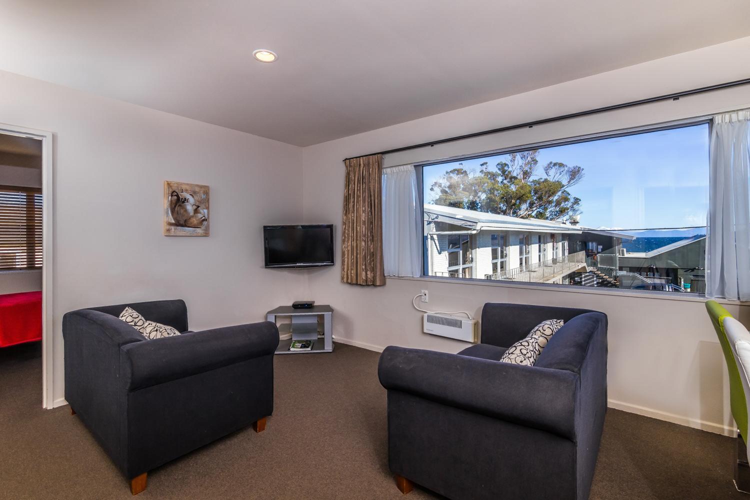 Three-Bedroom Suite - Photo 4