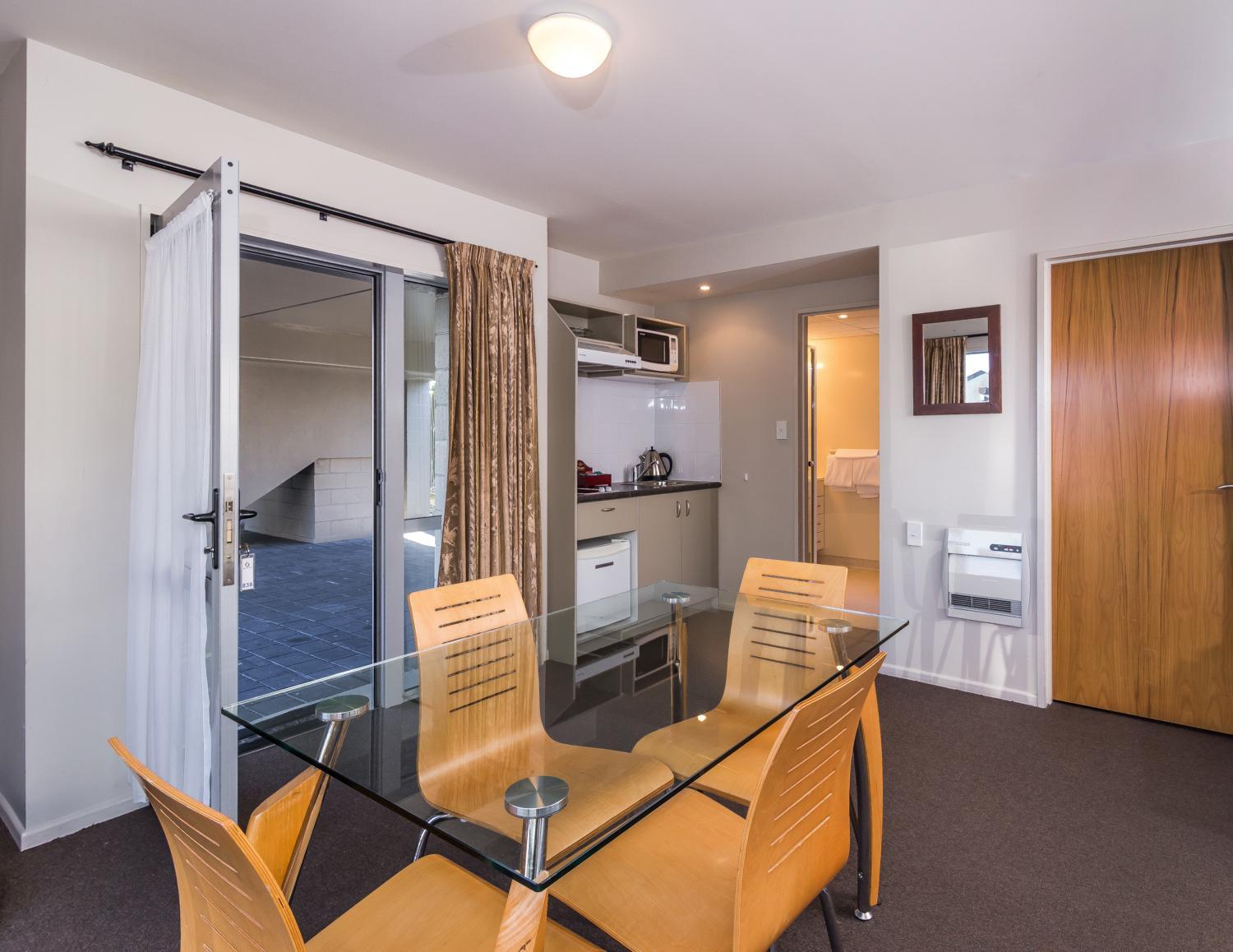 One-Bedroom Apartment - Photo 3