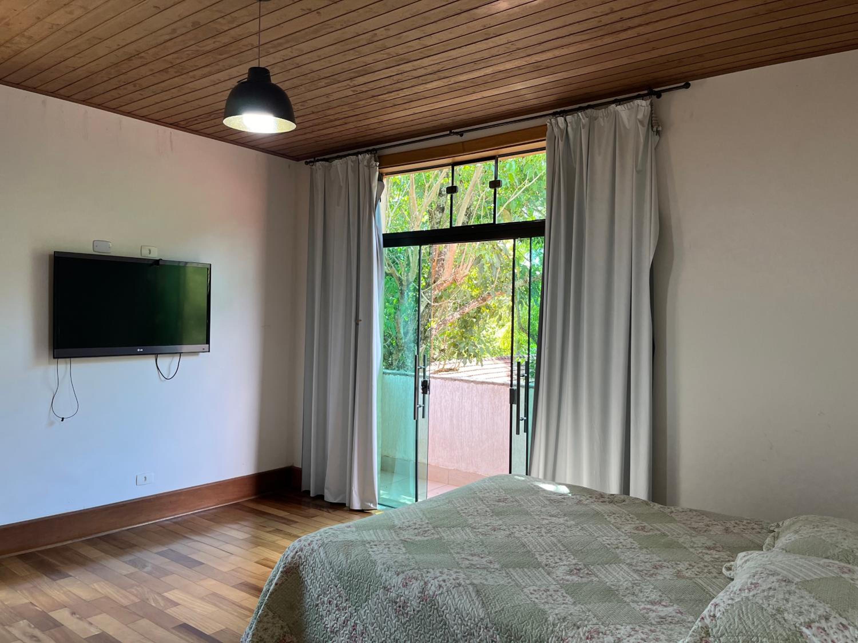 Four-Bedroom House photo 1