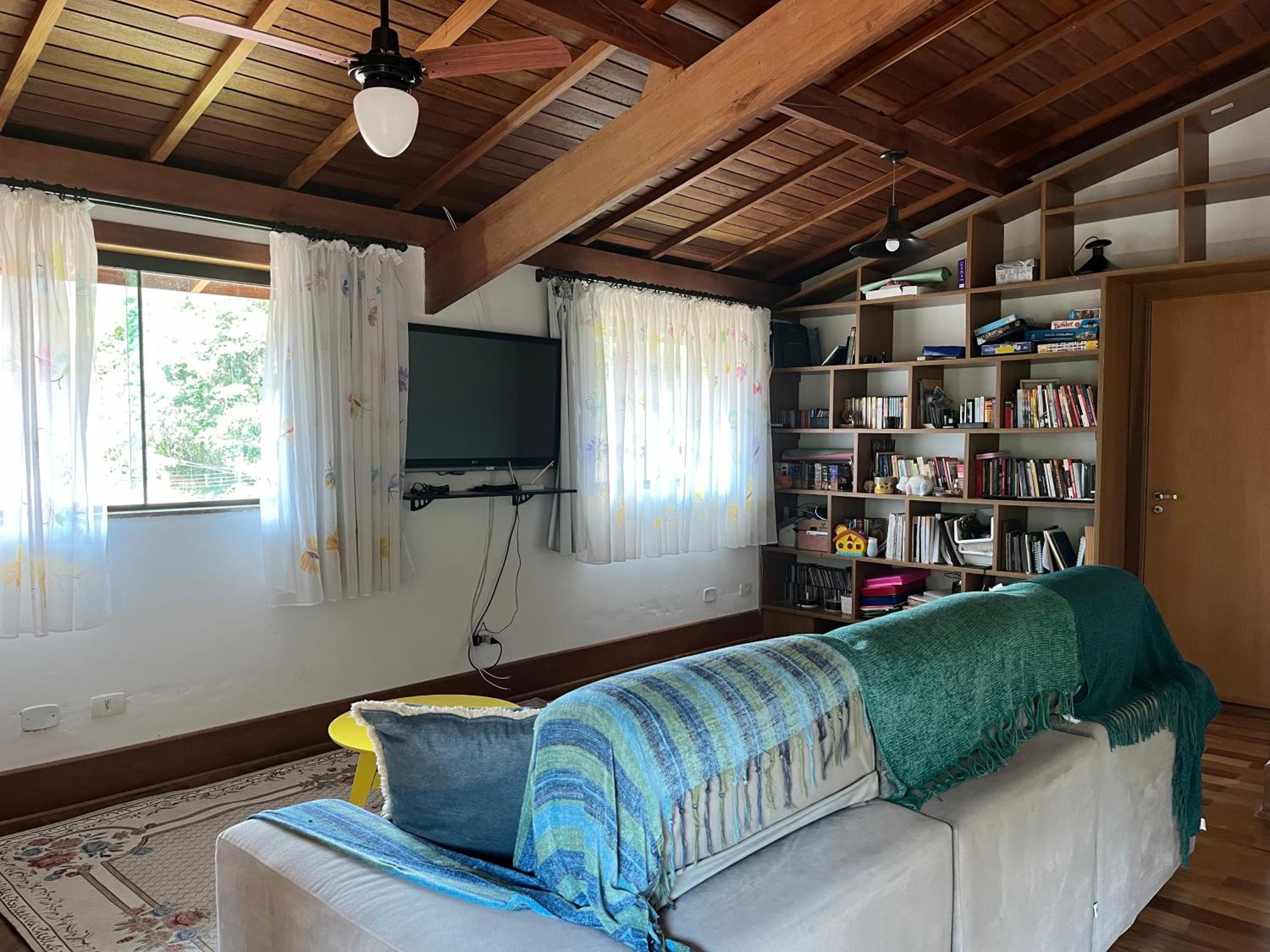 Four-Bedroom House photo 2