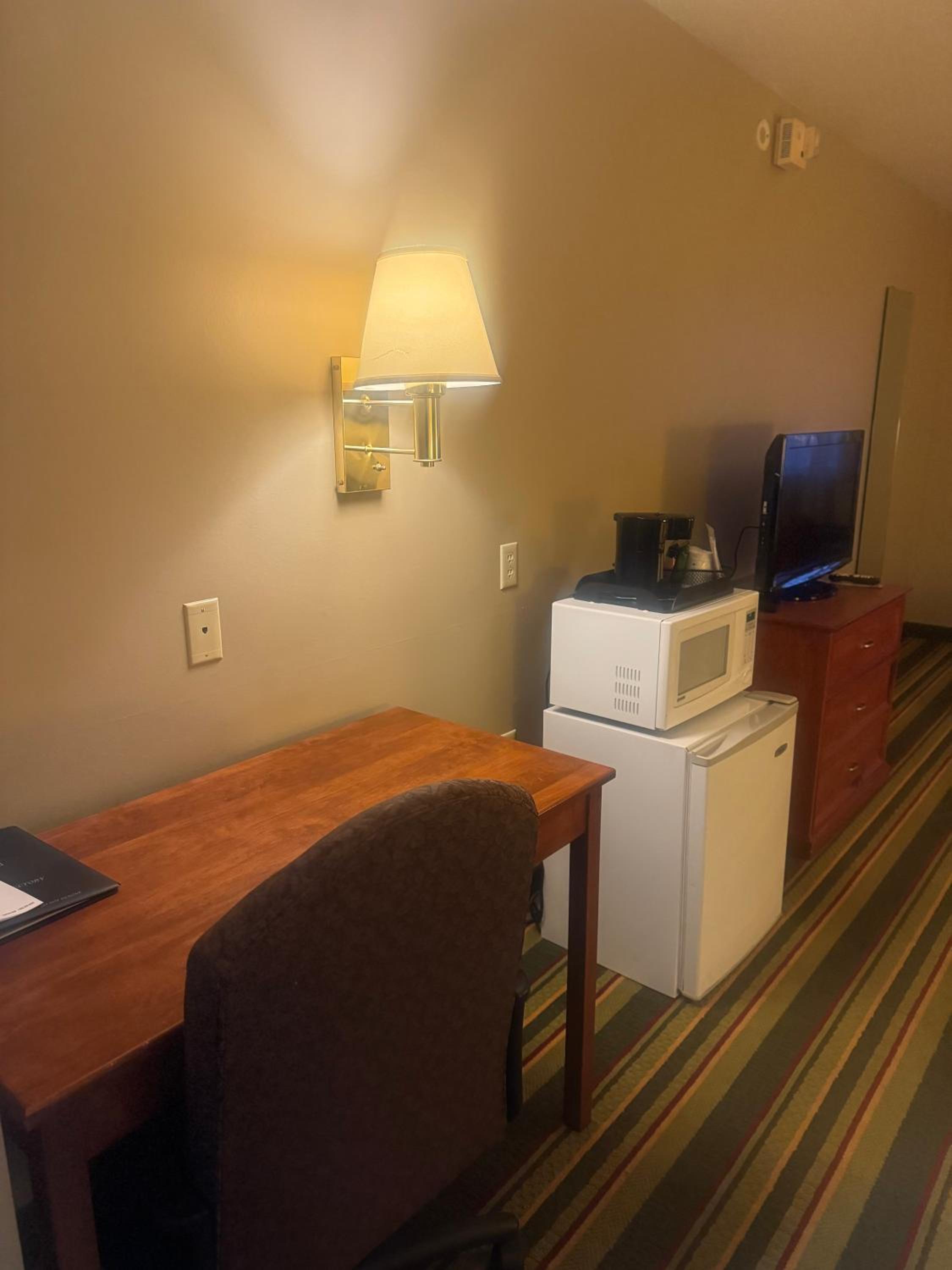 King Room - Non-Smoking photo 3