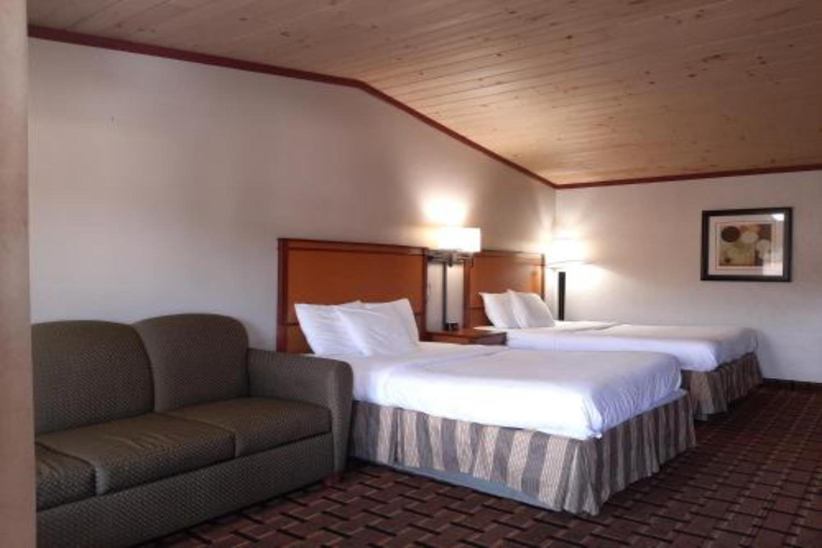 Superior Queen Room with Two Queen Beds photo 3