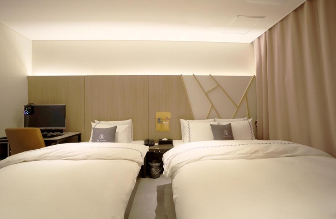 Double or Twin Room - Photo 5