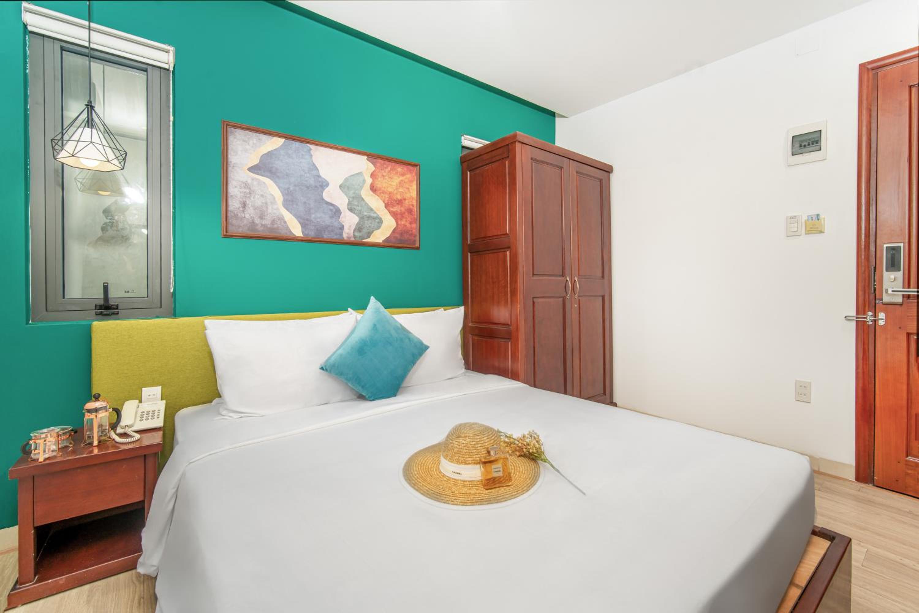 Deluxe Queen Room