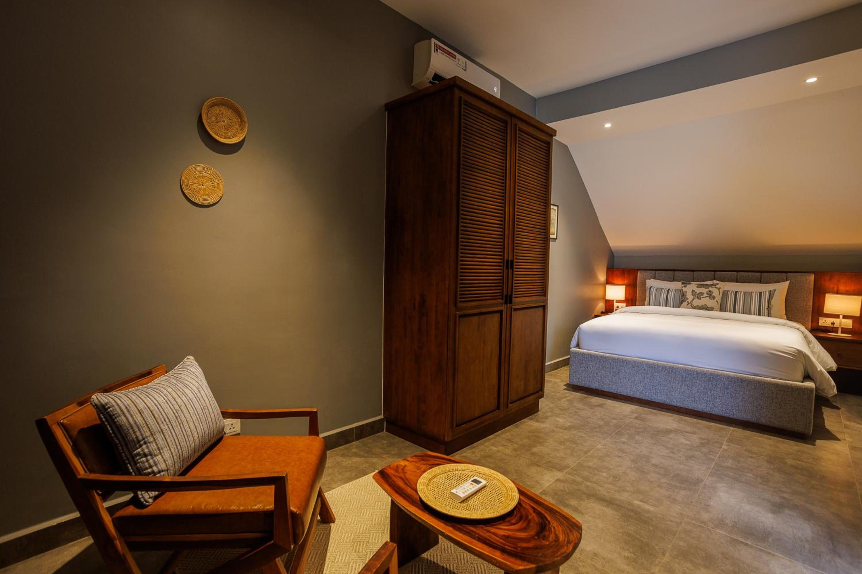 Three Bedrooms- Penthouse Suite - Photo 10
