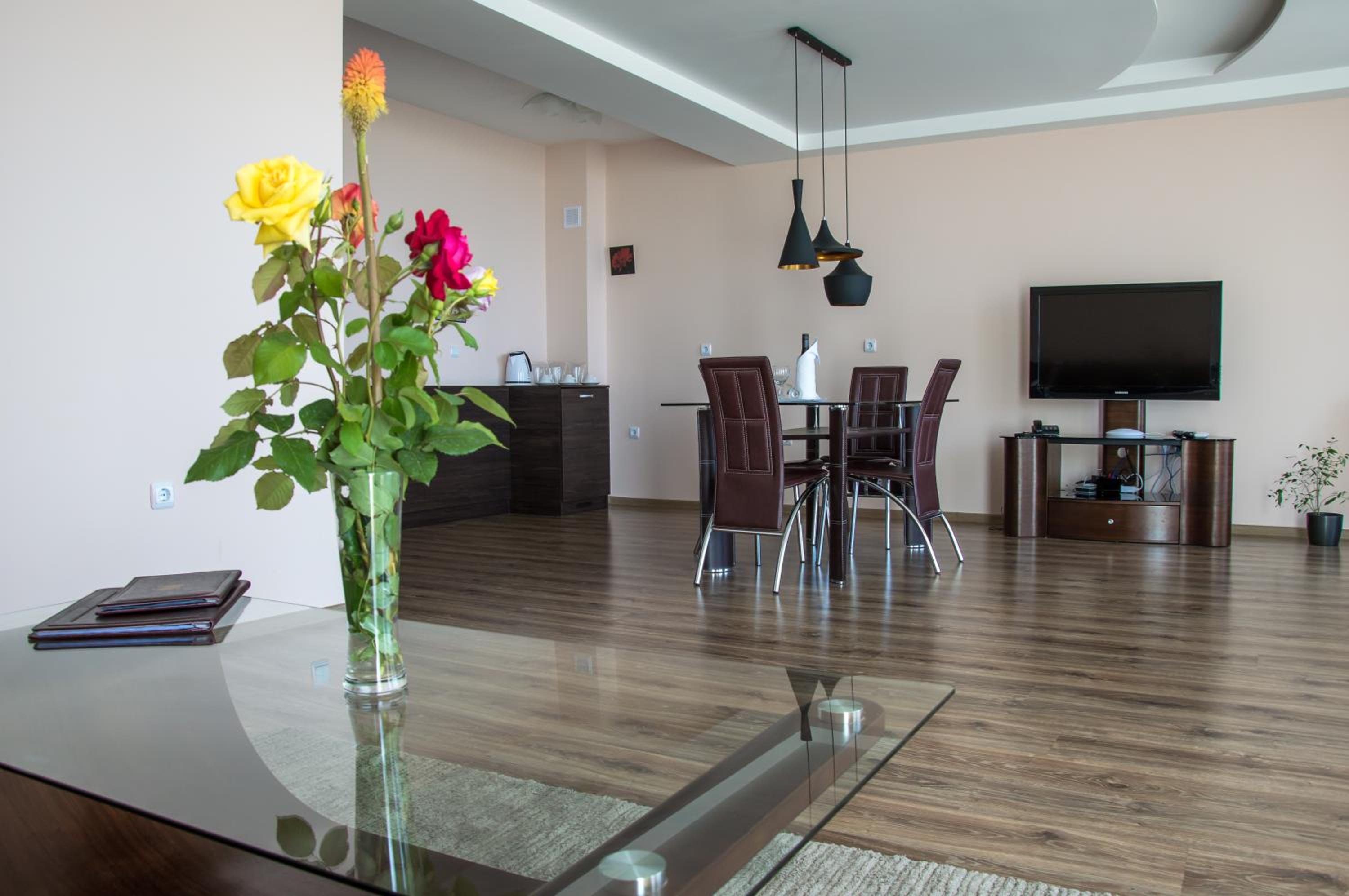 Two-Bedroom Suite with Balcony and Sea View photo 1