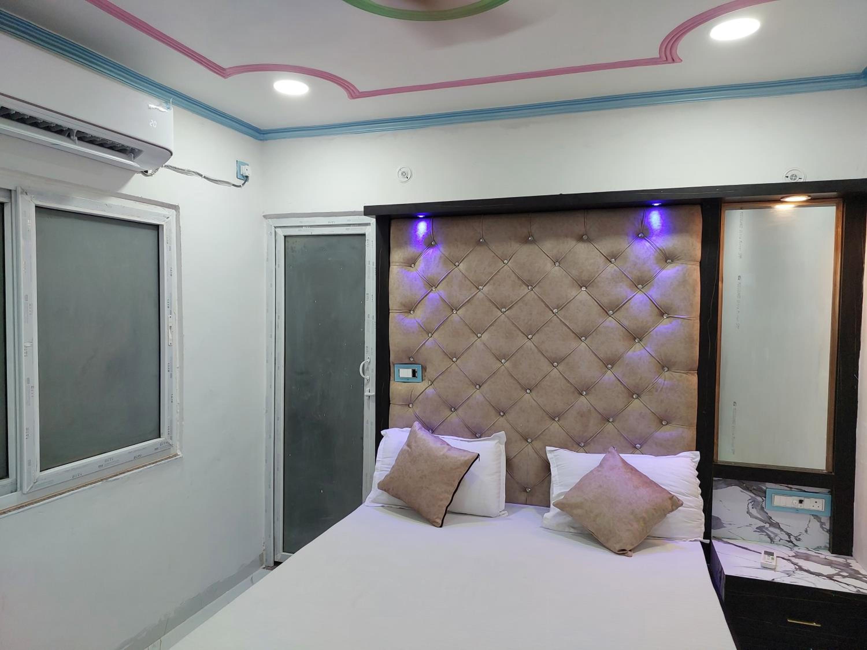Deluxe Double Room (2 Adults + 1 Child)