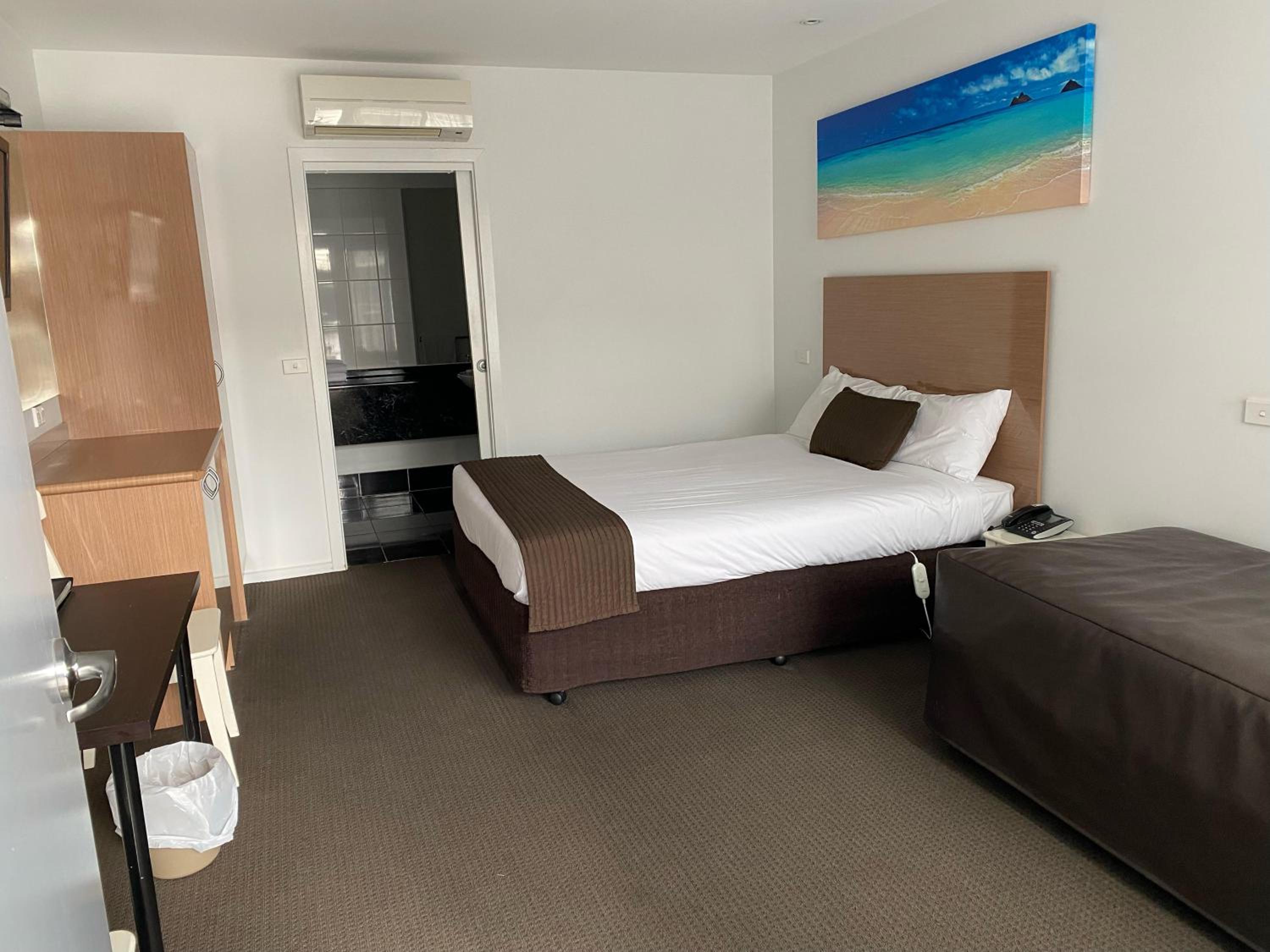 Standard Queen Room photo 1
