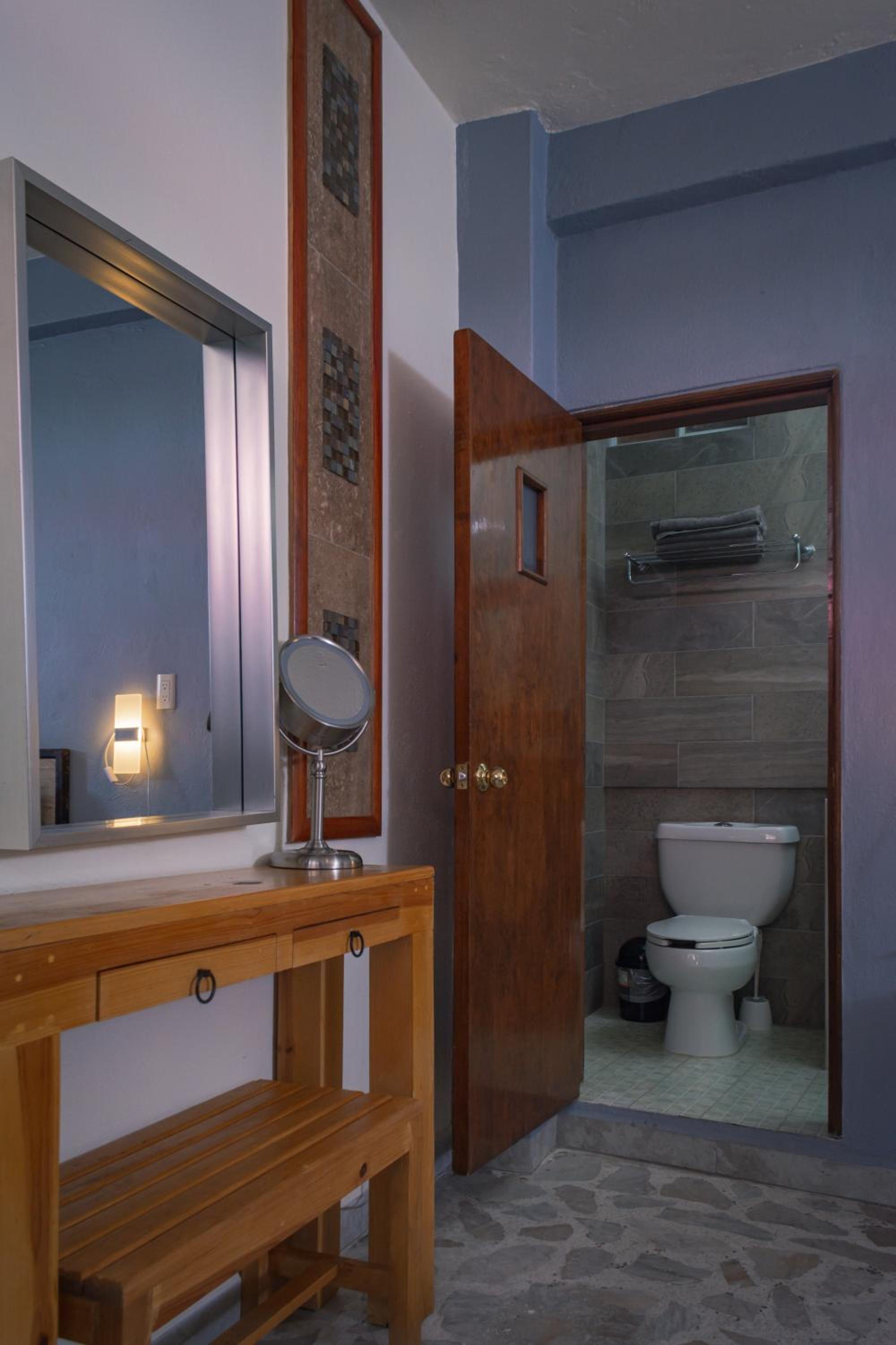 Standard Queen Room - Photo 4