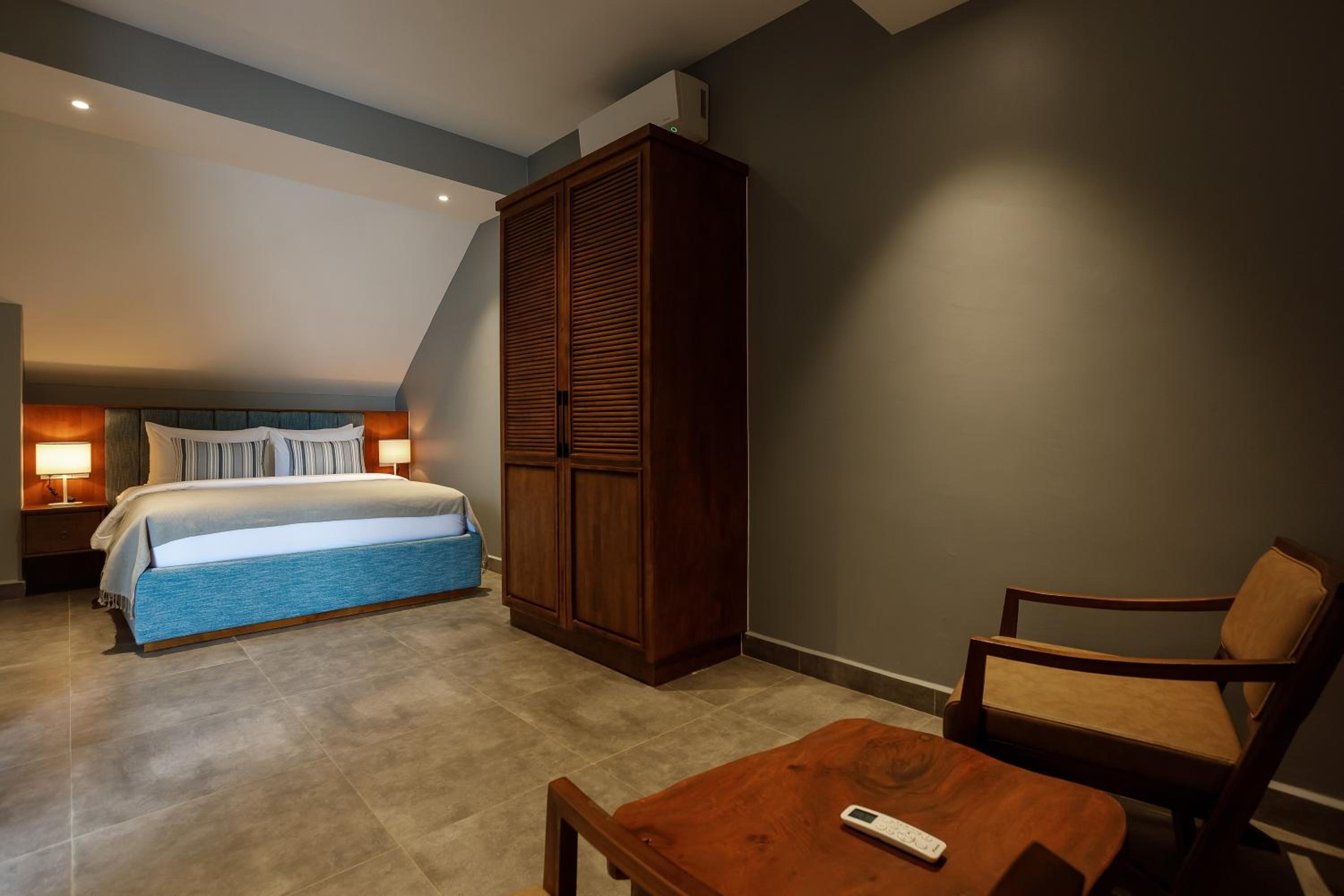 Five Bedrooms- The Royal Suite - Photo 8
