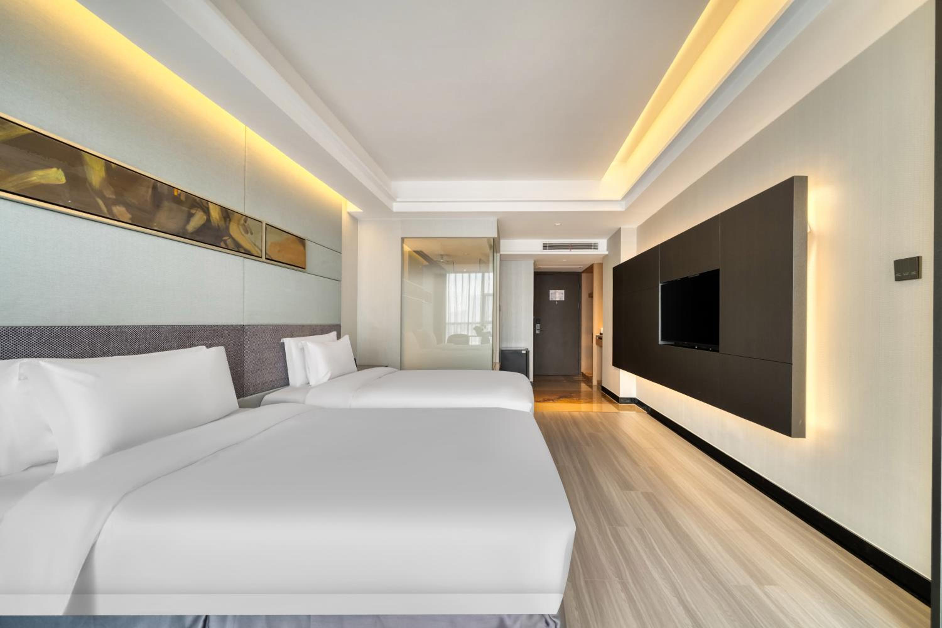 Deluxe Twin Bed Room with City View(Building A) - Photo 1