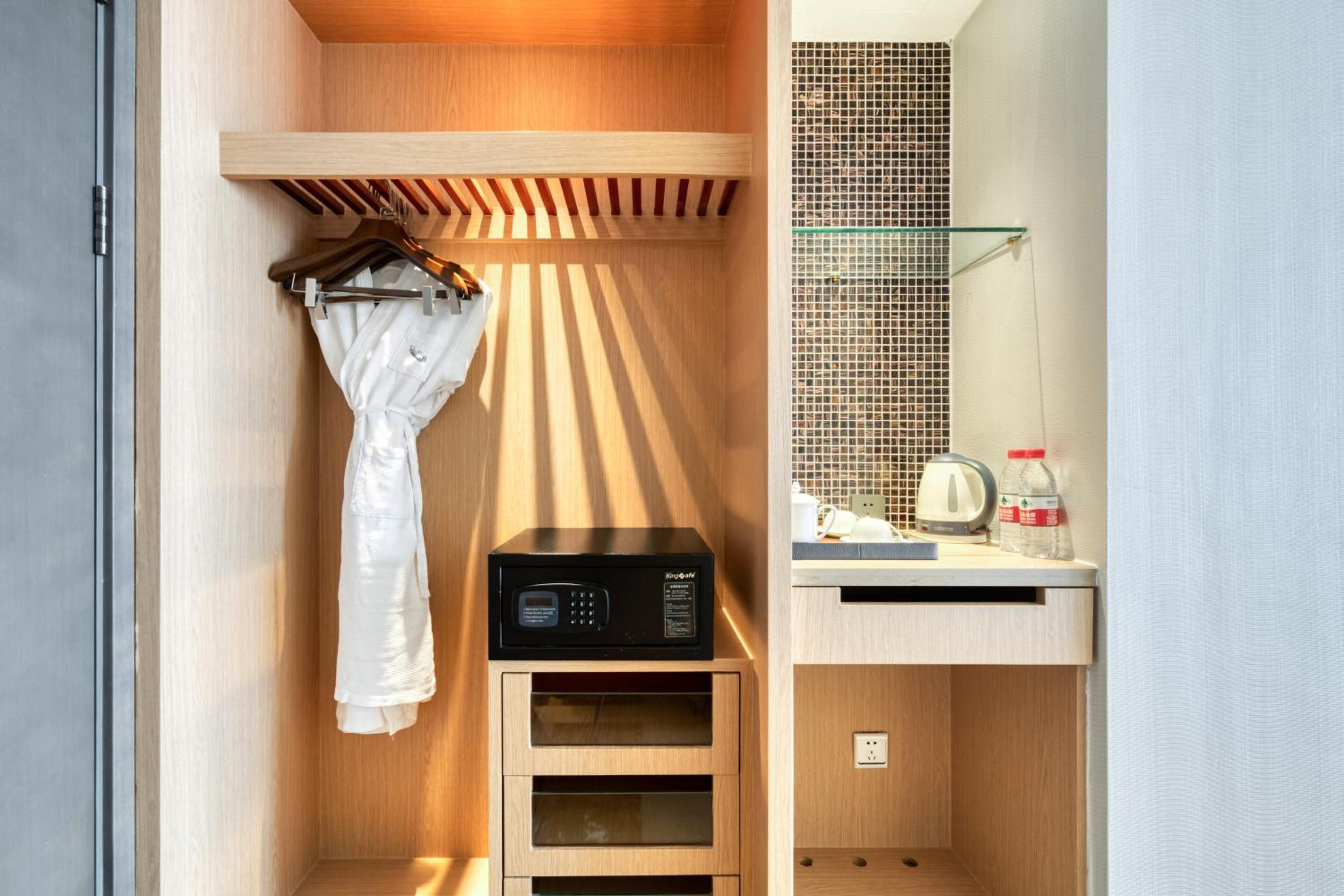 Deluxe Triple Room (Building A) - Photo 3