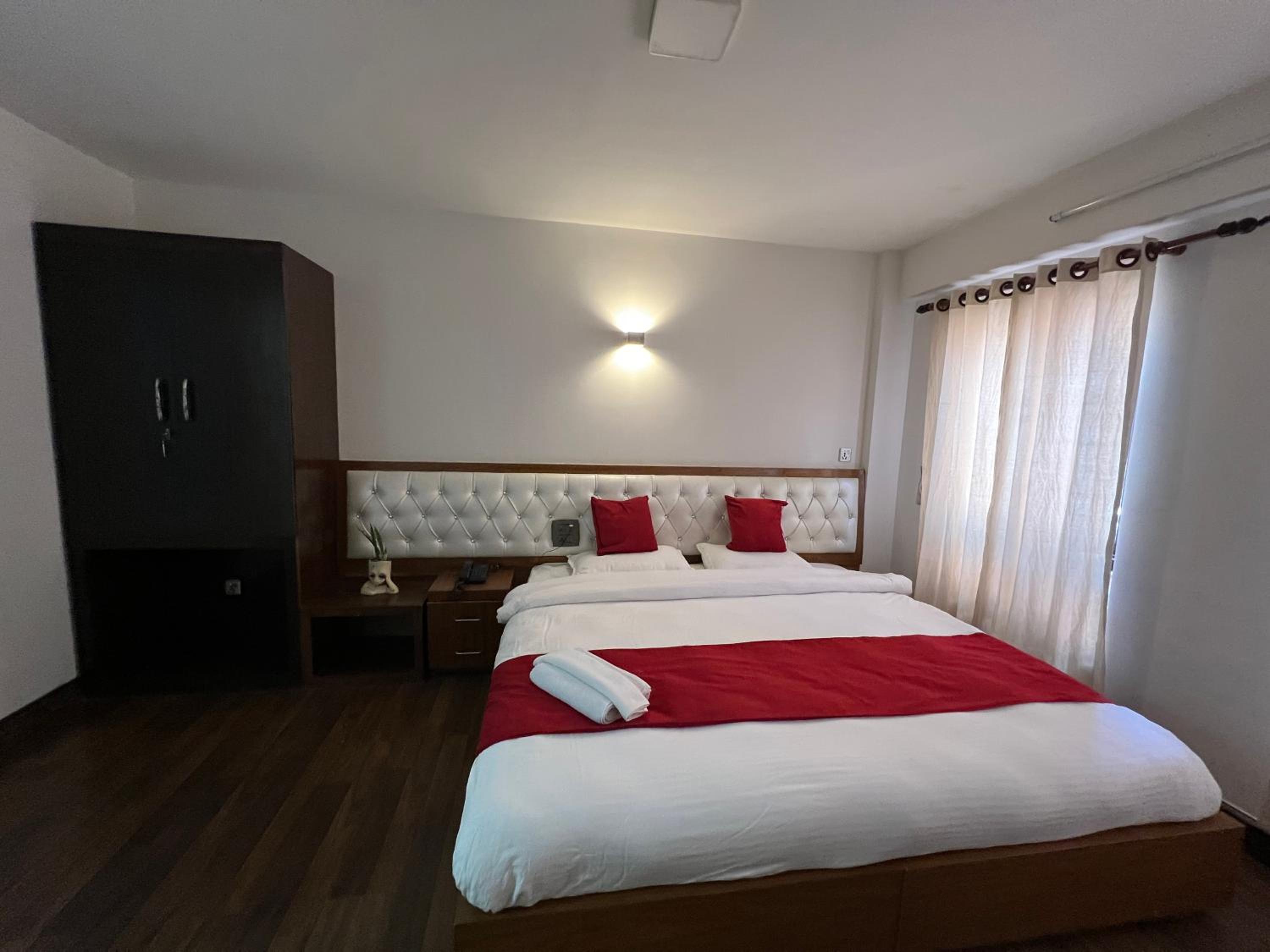 Deluxe King Room photo 2