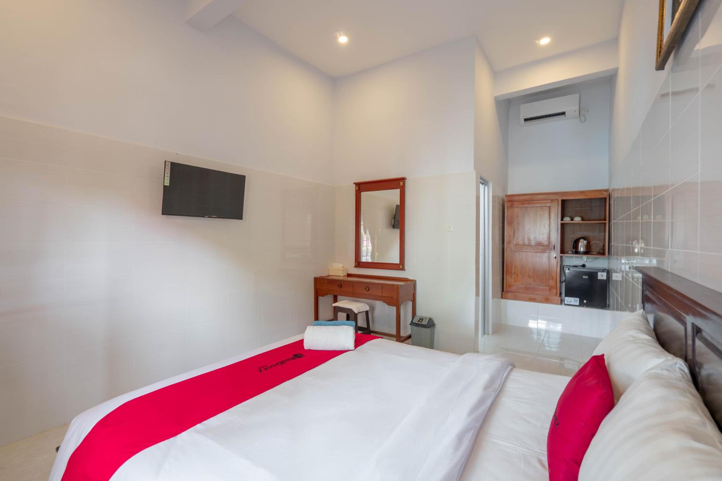 Deluxe Room - Photo 5