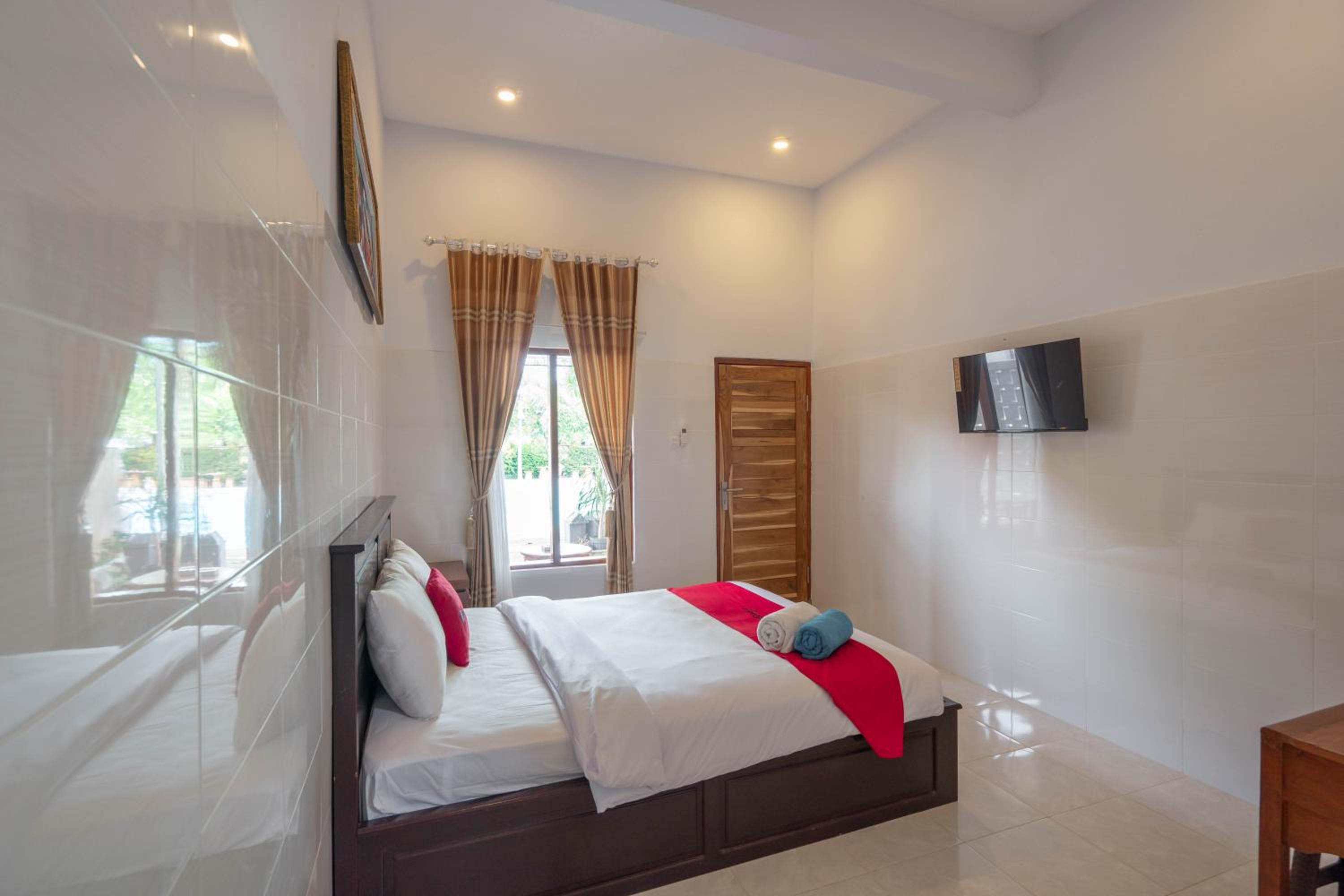 Deluxe Room - Photo 7