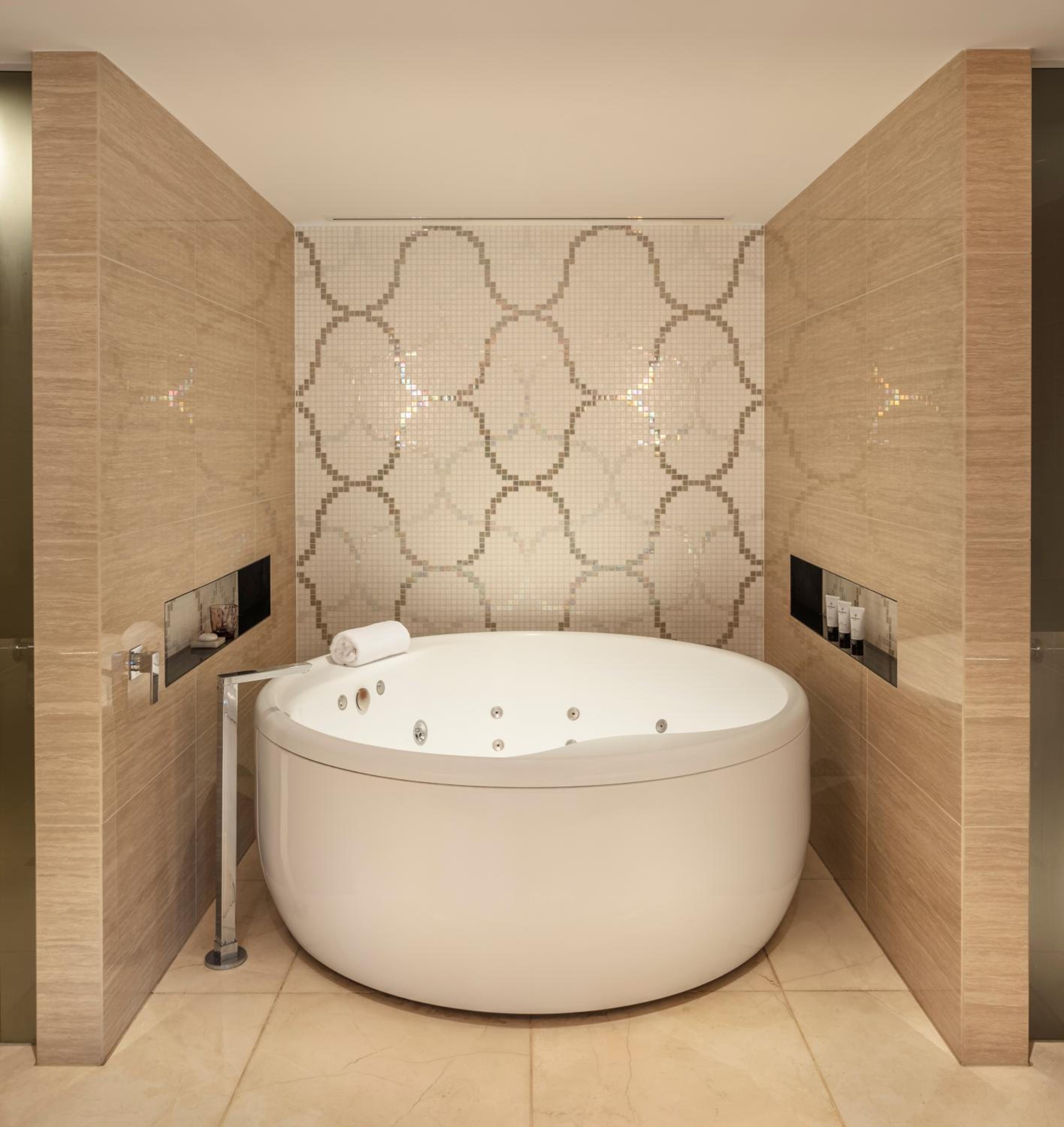 Jewel Suite with Spa Bath
