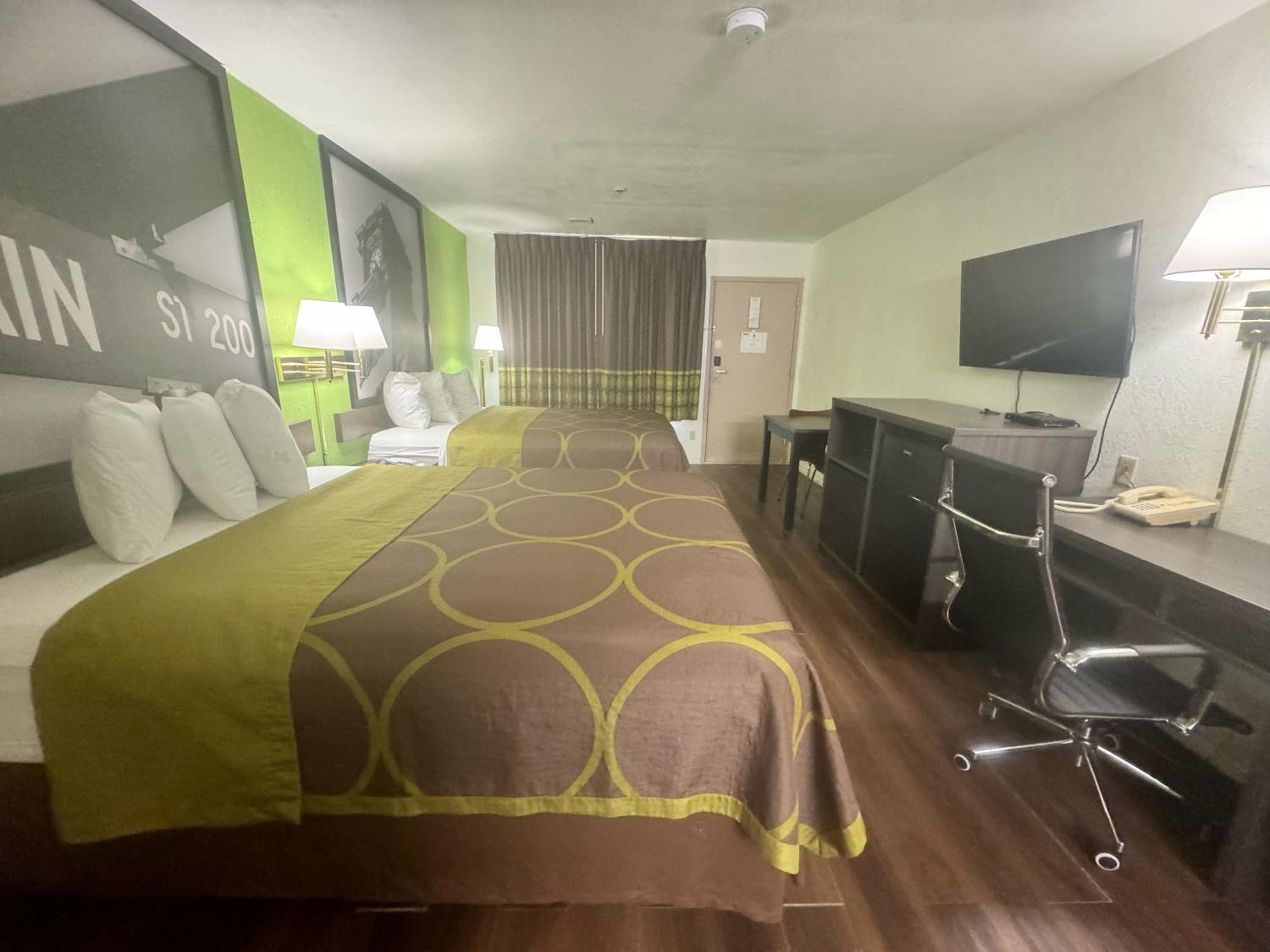 Queen Suite with Two Queen Beds -  Smoking - Photo 1