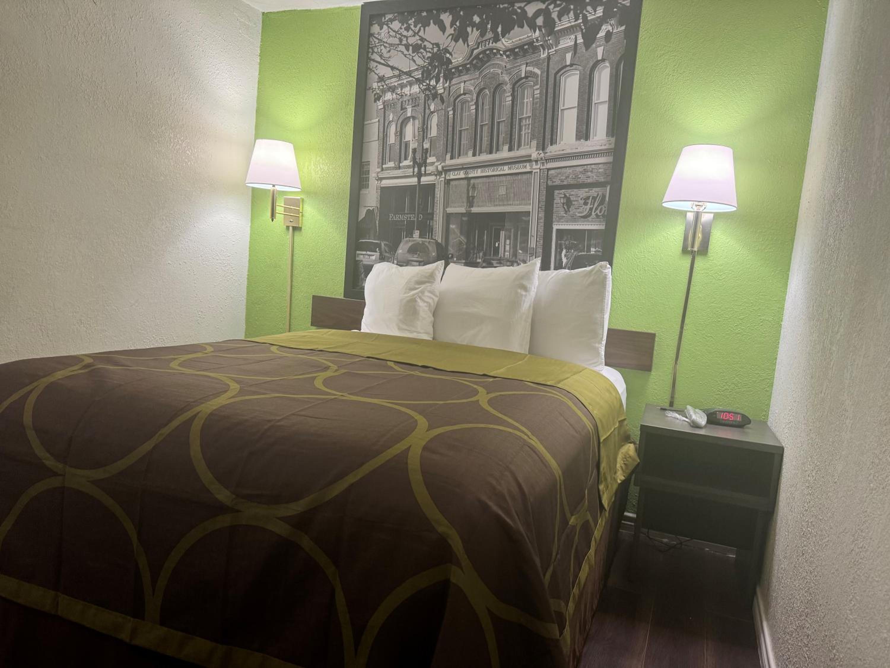 3 Queen Beds, One-Bedroom, Non-Smoking - Photo 4