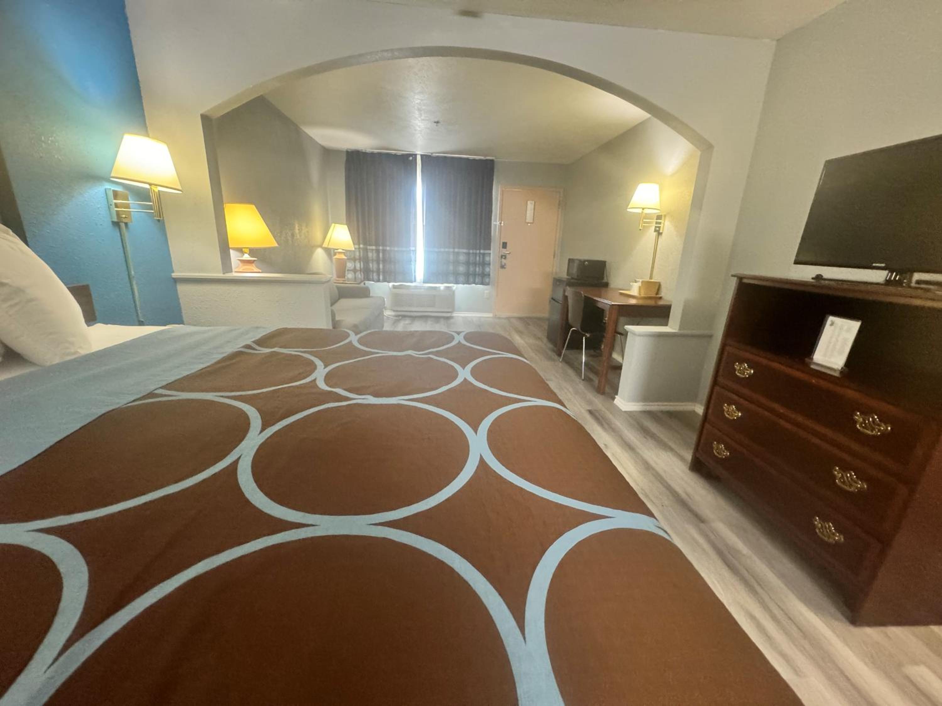 King Room - Non-Smoking - Photo 1