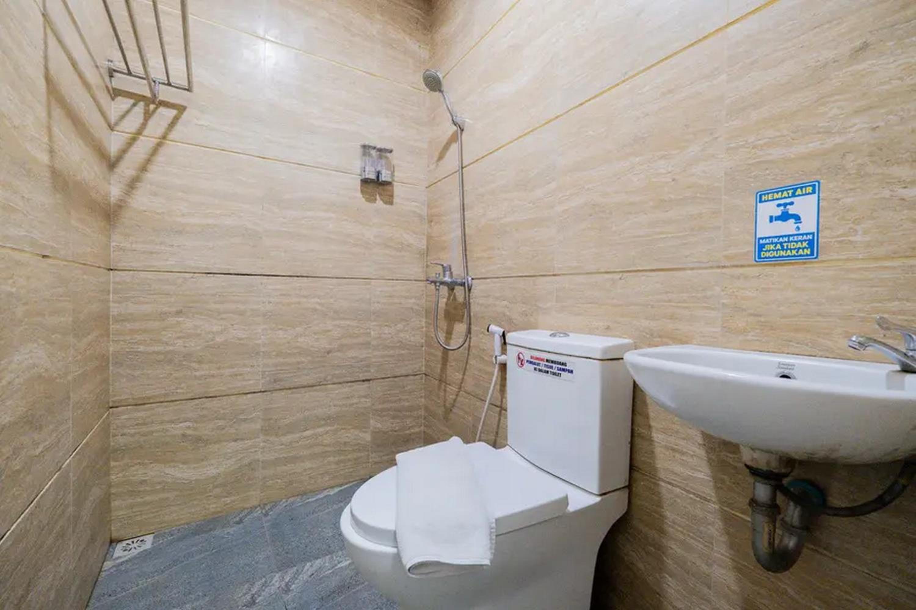 Double Room - Photo 5