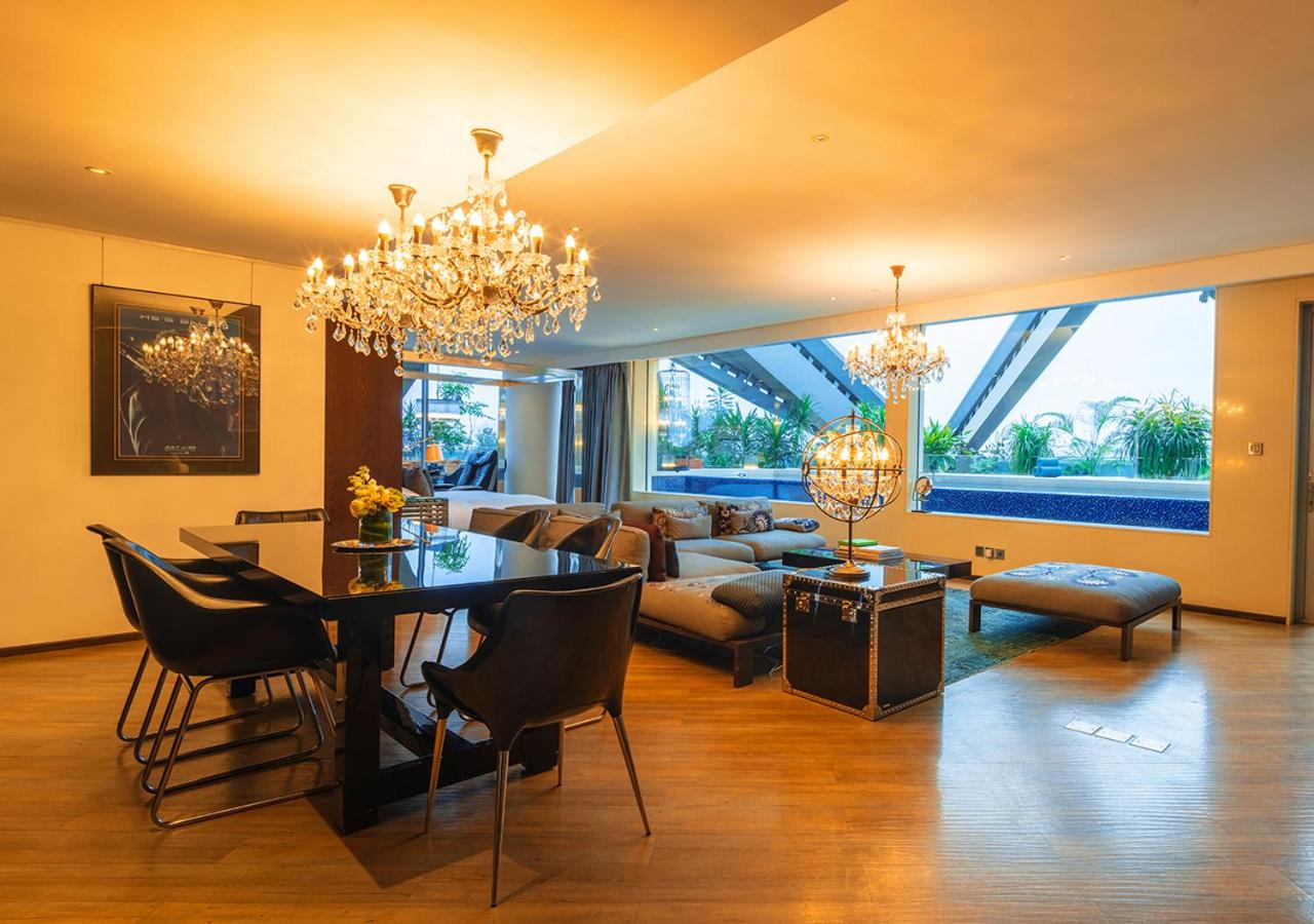 Grand Deluxe Lagoon Suite