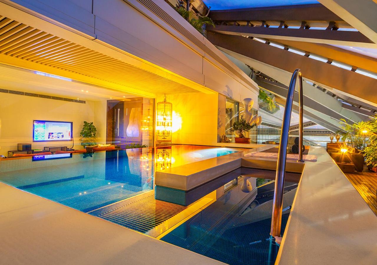 Deluxe Lagoon Suite photo 3