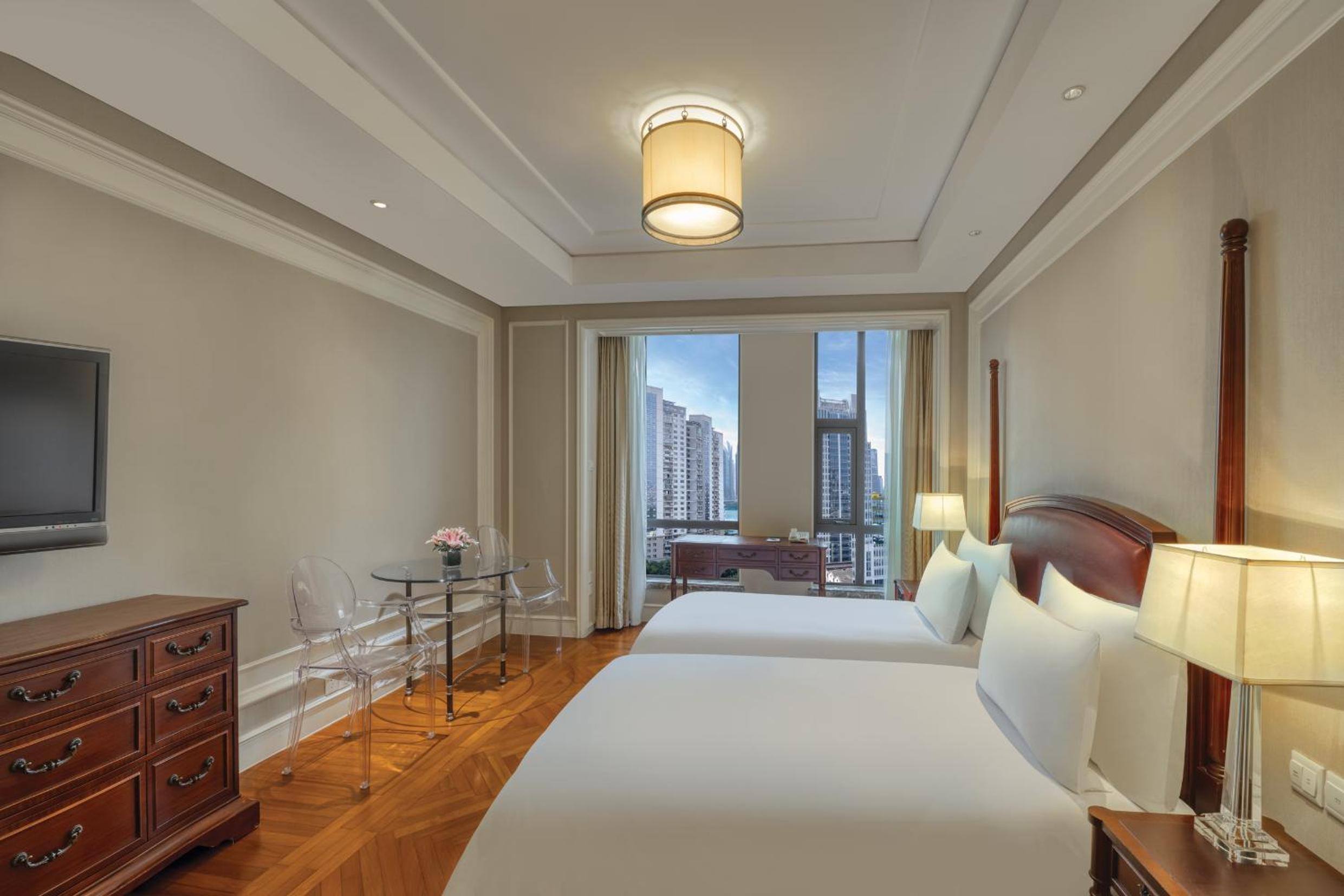 Deluxe City View Twin Room