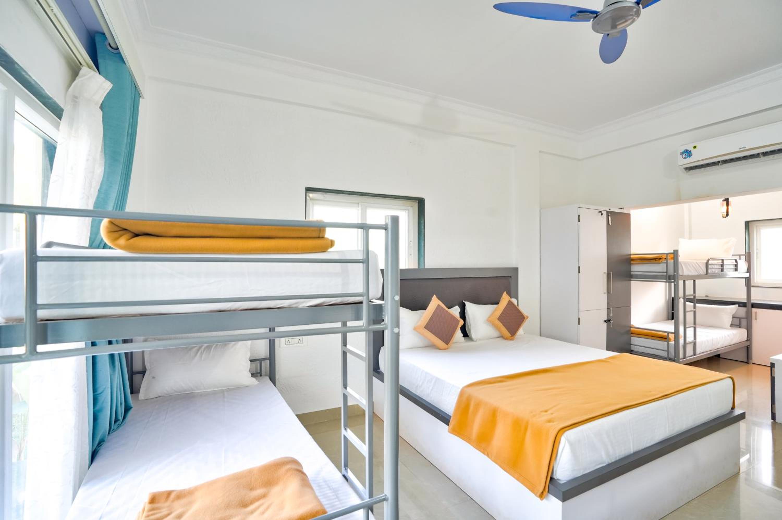 Bunk Bed In Mixed Dormitory Room photo 1
