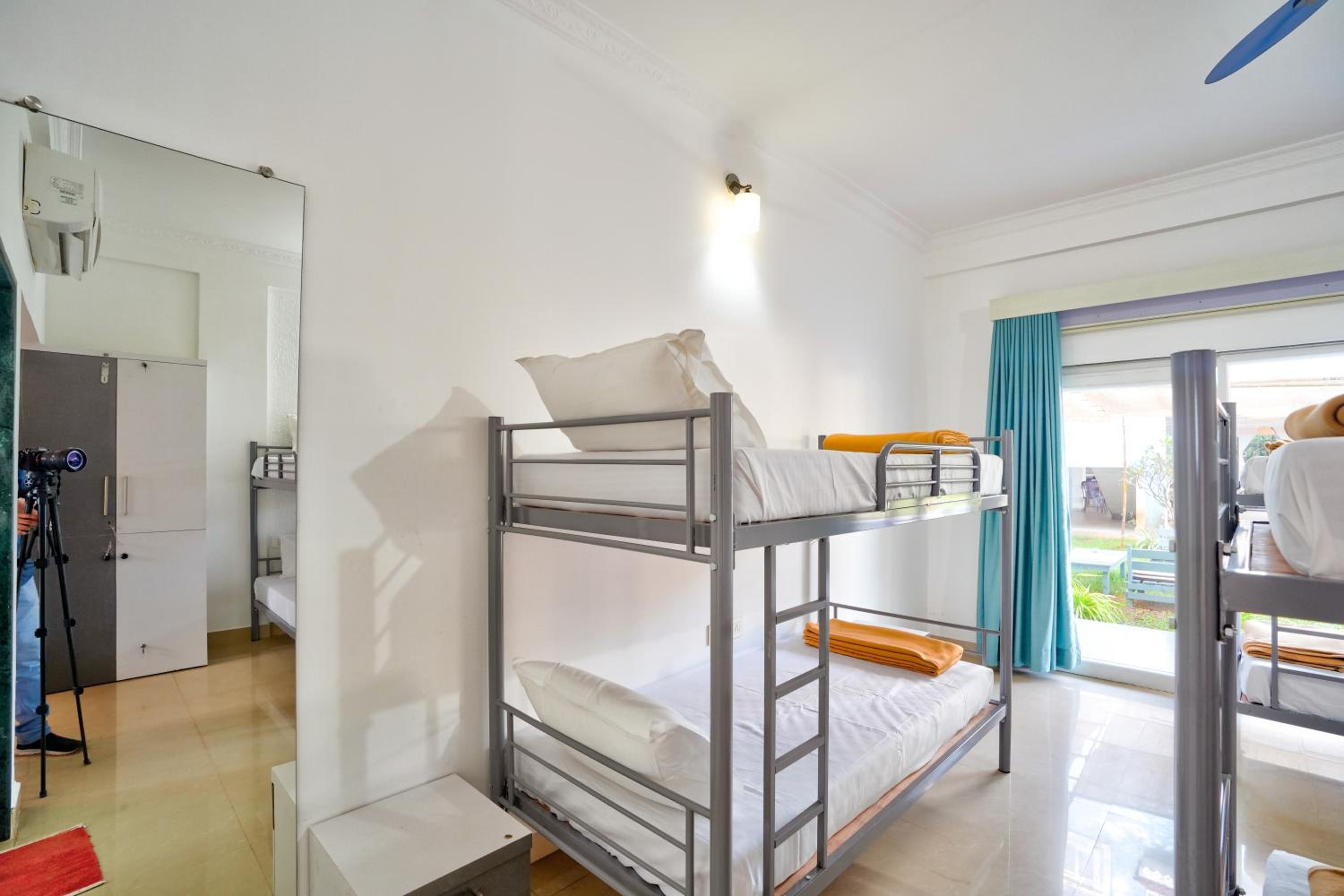 Bunk Bed In Mixed Dormitory Room photo 2