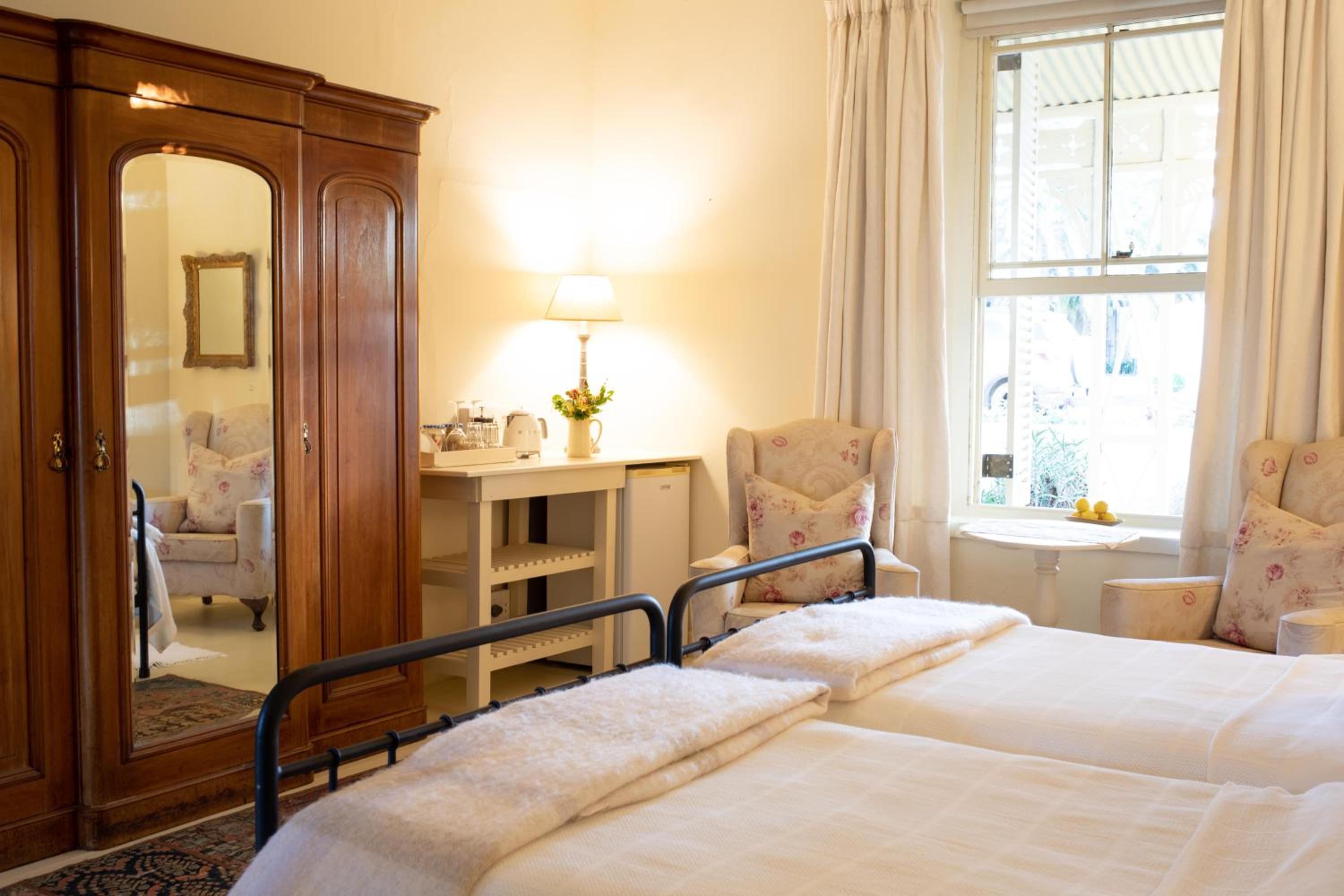 Standard Queen Room photo 3