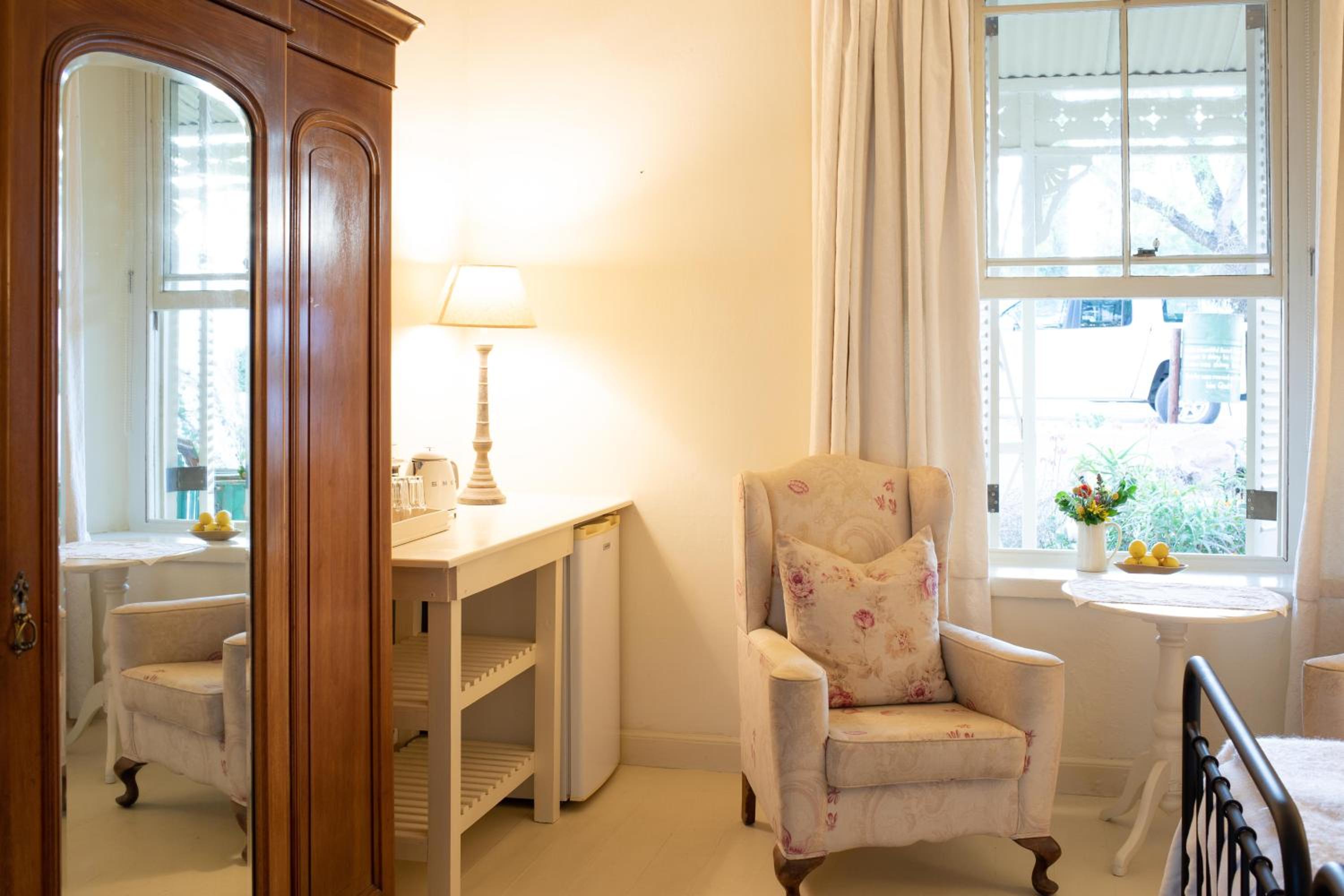 Standard Queen Room photo 2