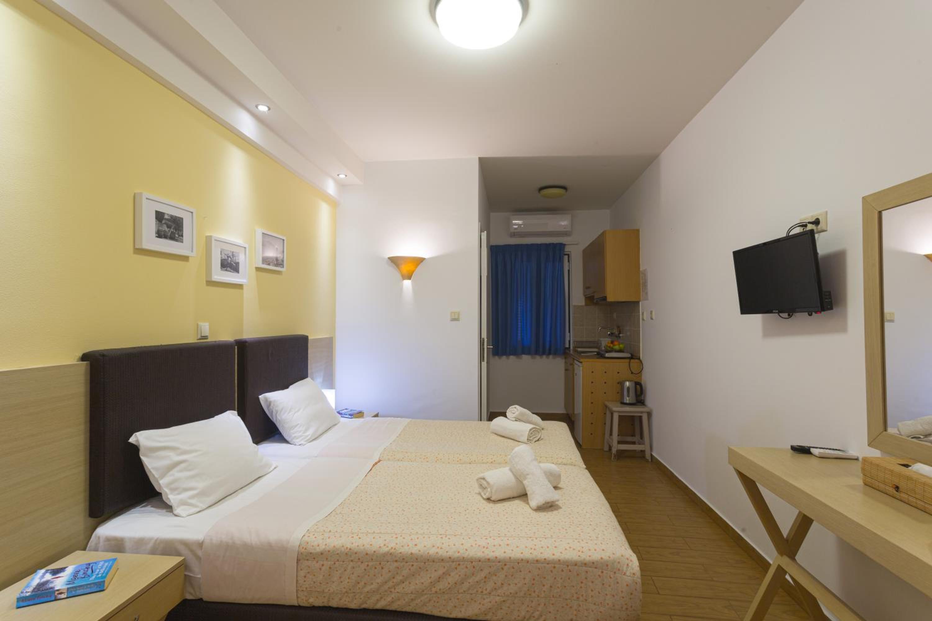 Standard Twin Room with Sea View photo 2